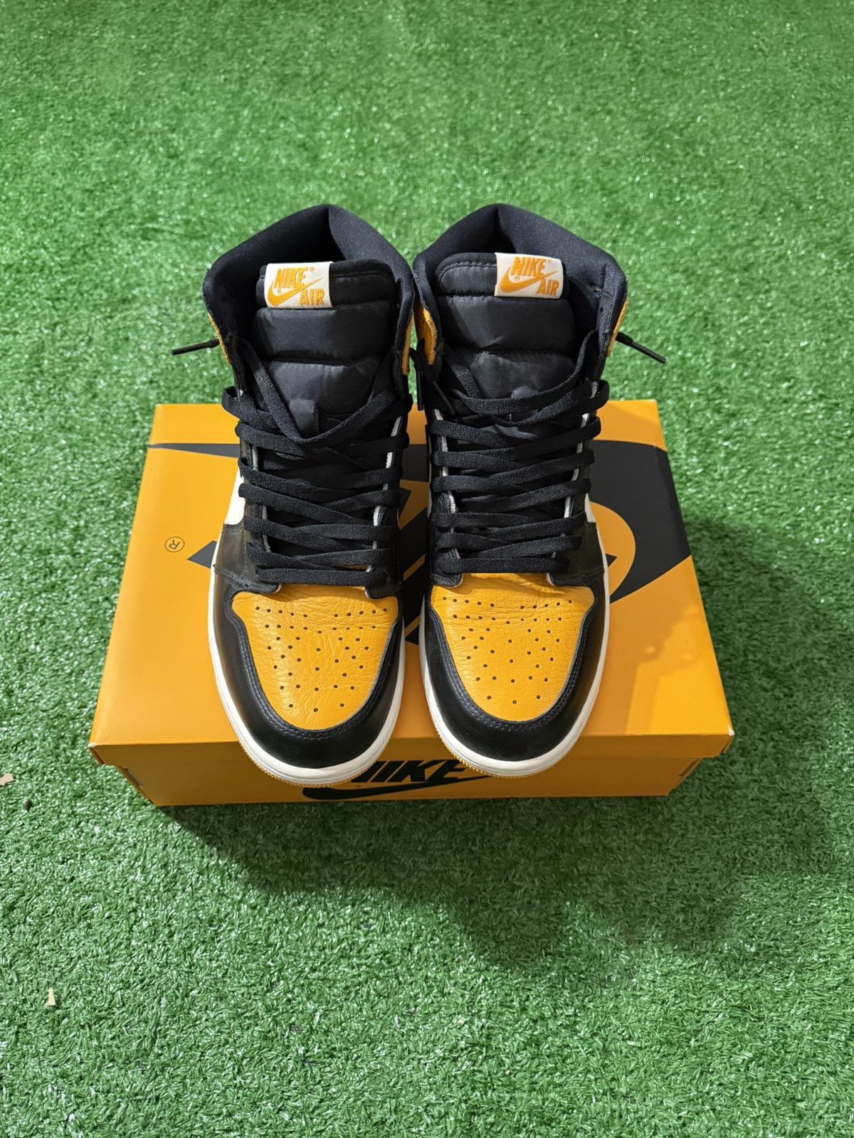 Nike Air Jordan 1 Retro High OG 'Yellow Toe' Size US 13 / EU 46 - 3 Thumbnail