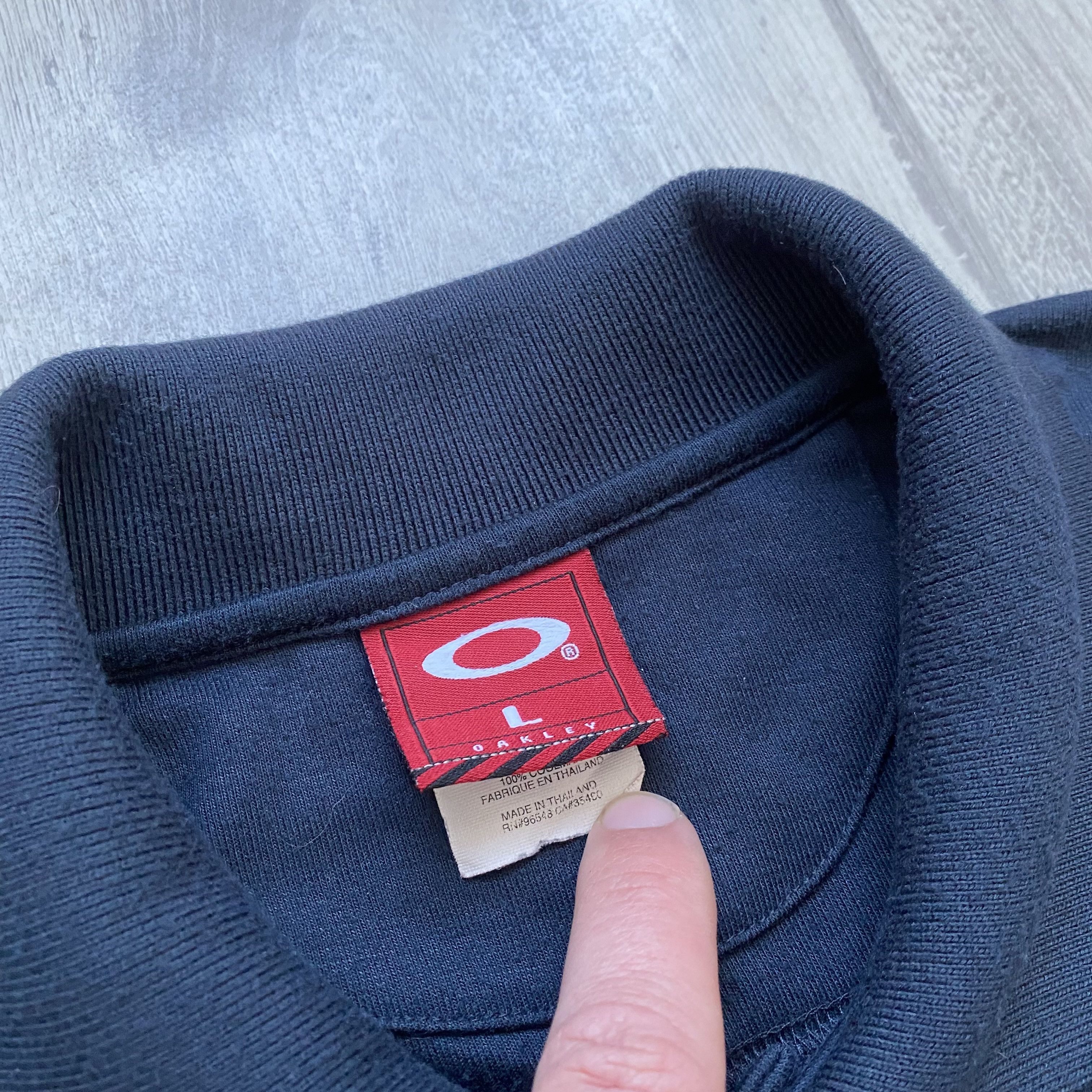 Oakley Vintage 90s Oakley polo Center logo 3D tee Gorpcore Size US L / EU 52-54 / 3 - 4 Thumbnail