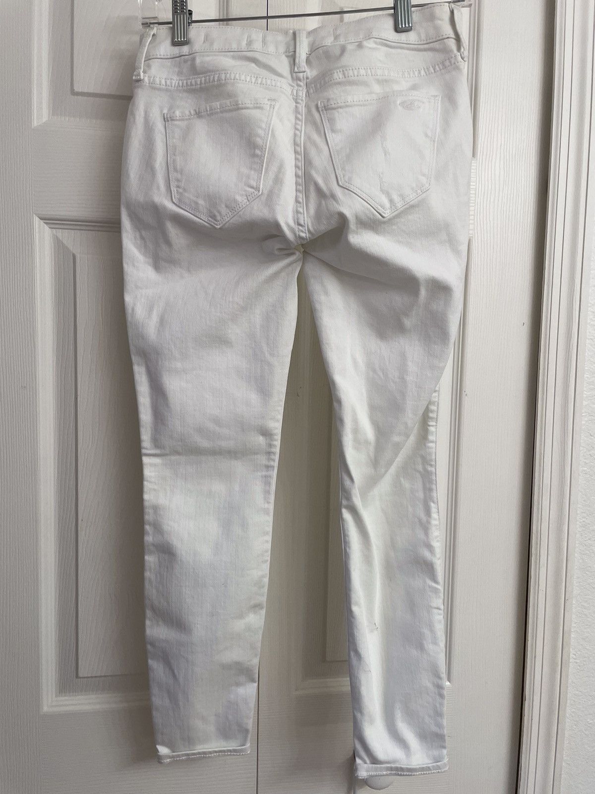 Hollister HollisterSize 5R White Distressed Low Rise Crop Jean Legging Size 28" / US 6 / IT 42 - 3 Thumbnail