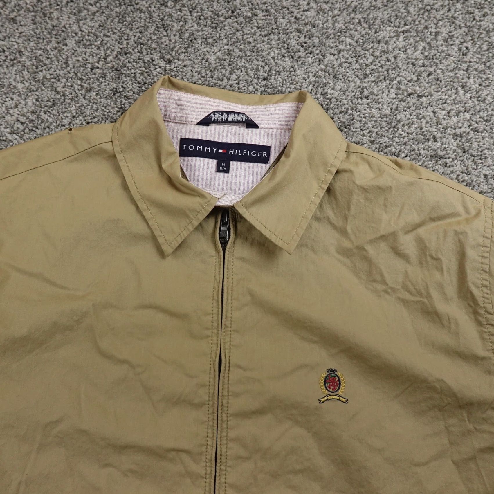 Tommy Hilfiger VINTAGE Tommy Hilfiger Jacket Mens M Beige Crest Logo Zip Chin Strap Bomber Golf Y2K Size US M / EU 48-50 / 2 - 3 Thumbnail