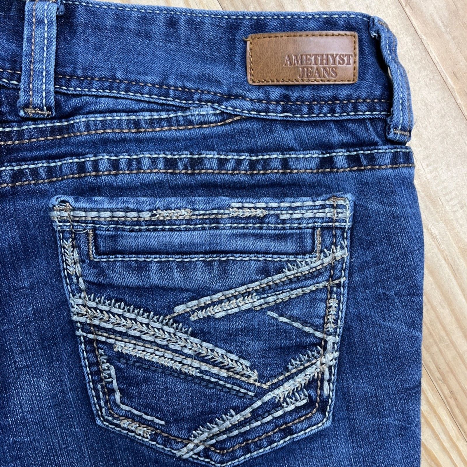 Other Amethyst Jeans Embroidered Capri Sz 7 Size 31" - 4 Thumbnail