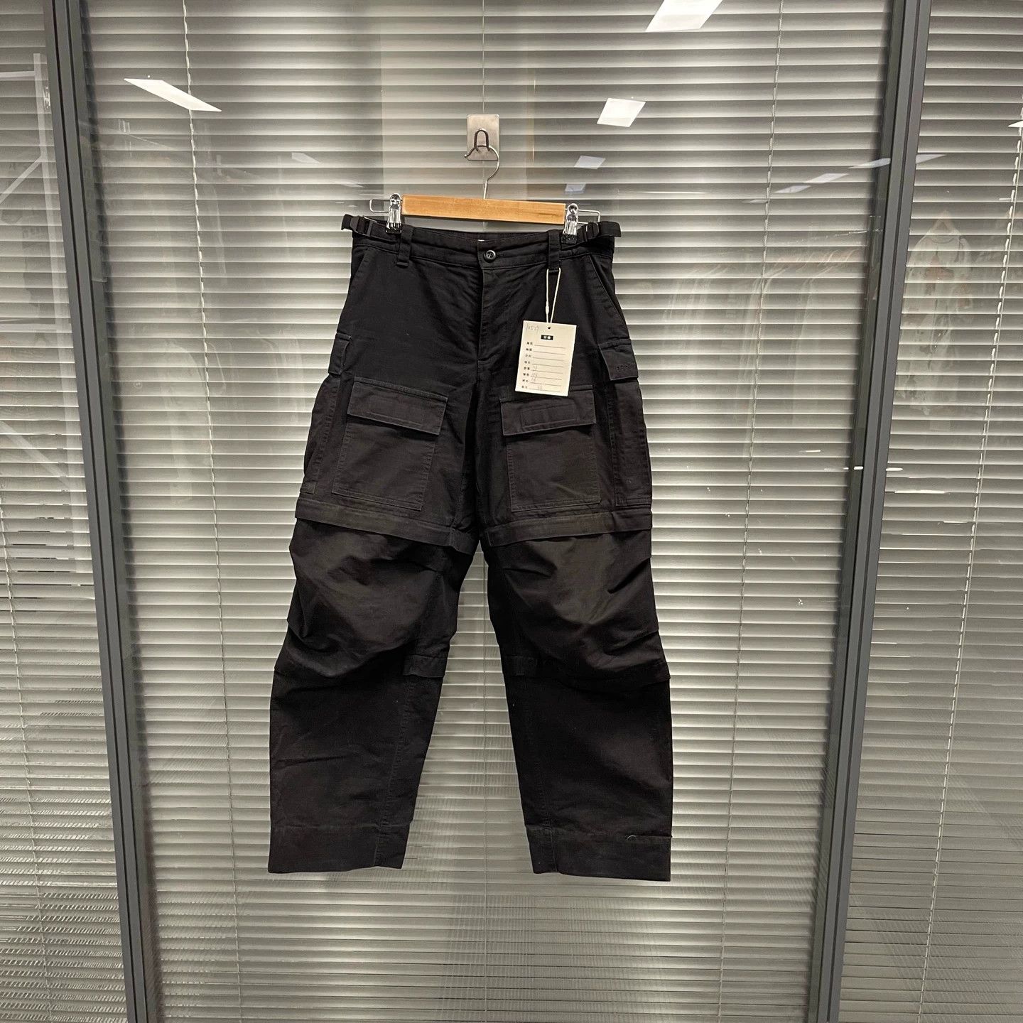 Balenciaga Balenciaga Detachable Flared Cargo Pants 34 Unworn Size 25" / US 0 / IT 36 - 1 Thumbnail