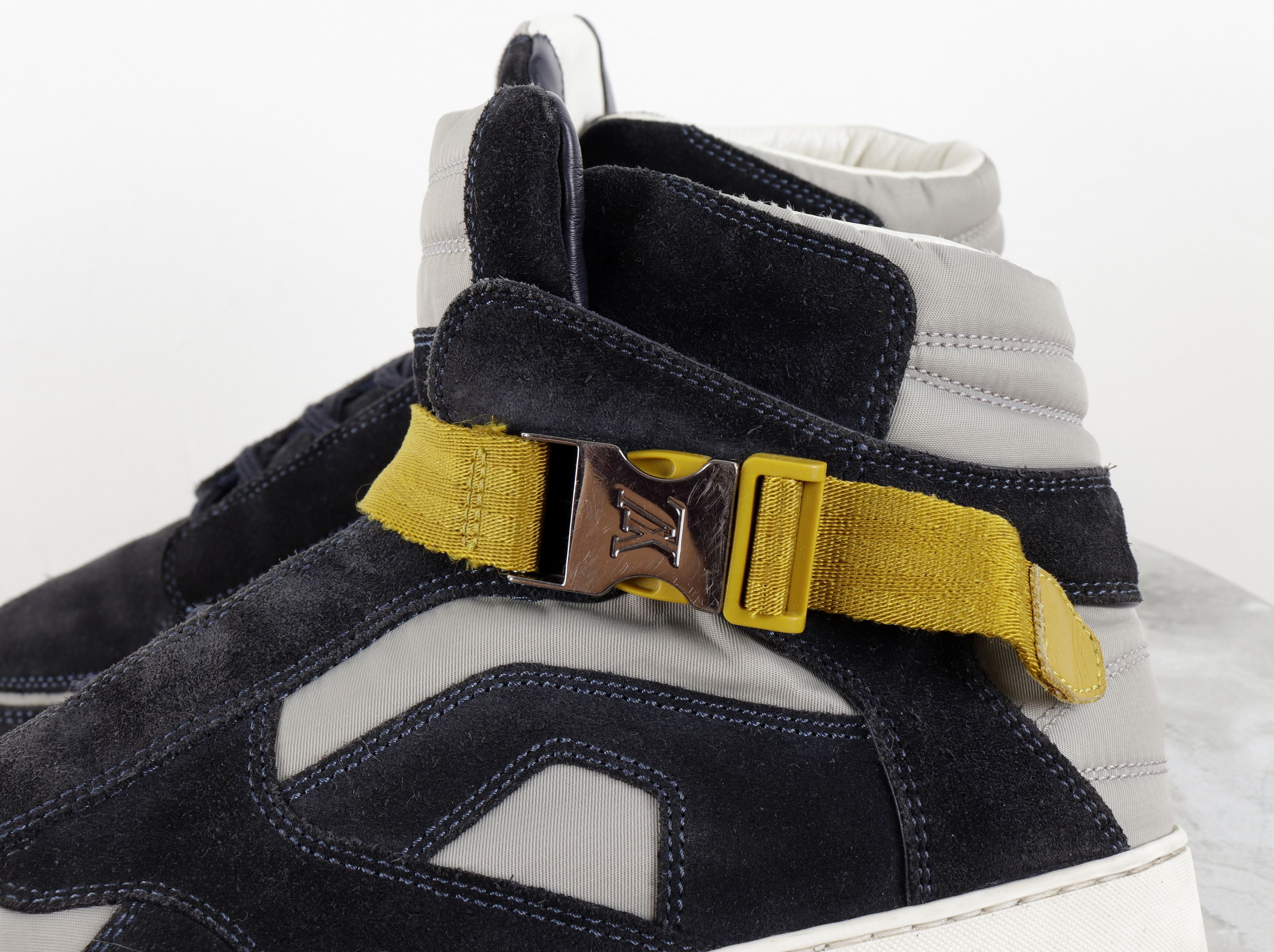 Louis Vuitton Louis Vuitton Suede Nylon Navy Blue High Top Sneakers Size US 7 / EU 40 - 9 Thumbnail