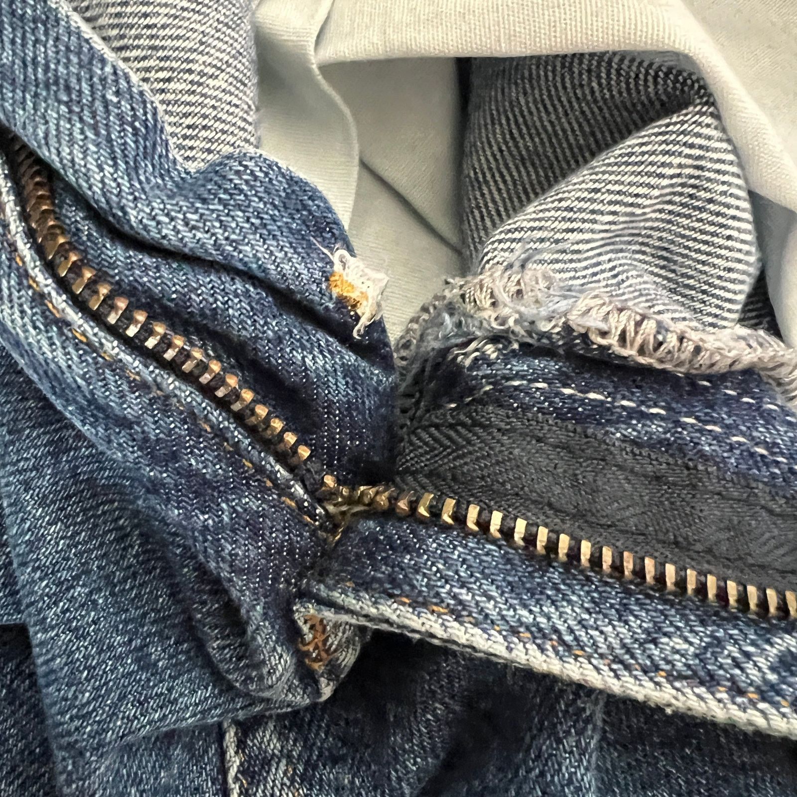 Bdg BDG High Rise Mom Jeans Blue Denim W29 L32 Tapered Leg Size 29" - 9 Thumbnail