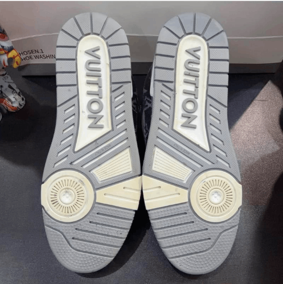 Louis Vuitton Louis Vuitton low-top shoes Size US 7 / EU 40 - 4 Thumbnail