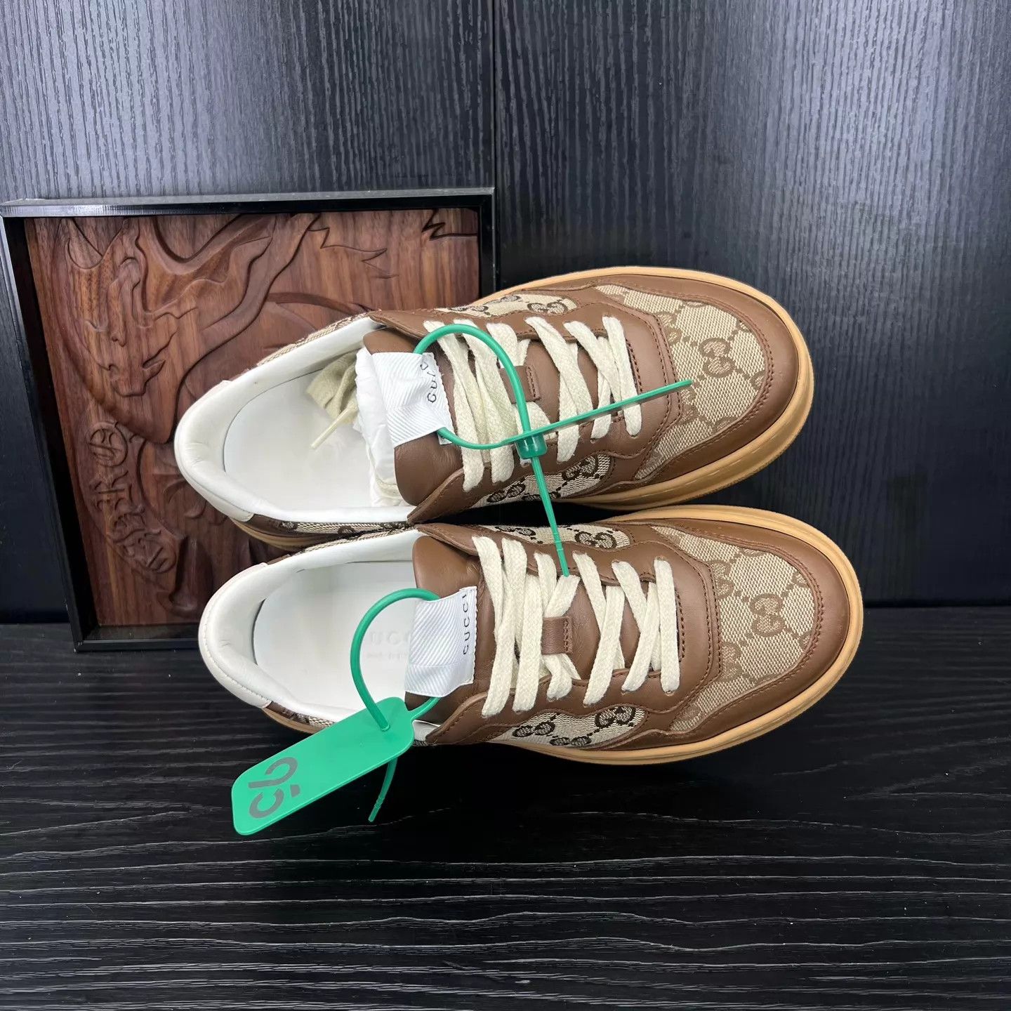 Gucci Gucci Brown Biscuit Sneaker EU 35.5 Size US 5 / IT 35 - 6 Thumbnail