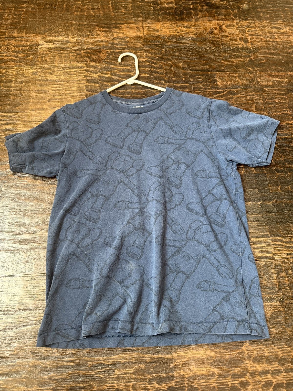 Kaws × Uniqlo Uniqlo x Kaws Navy Shirt Size US M / EU 48-50 / 2 - 1 Thumbnail