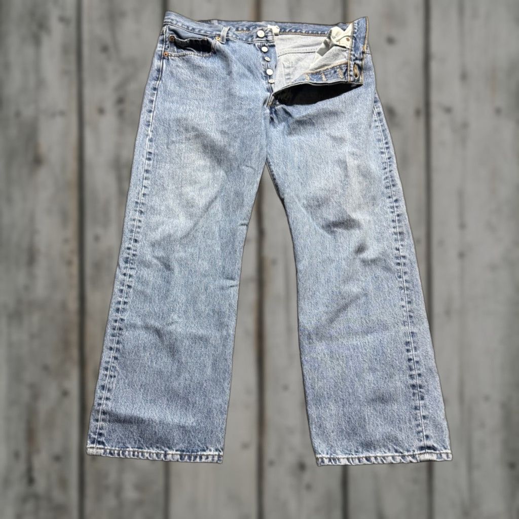 Levi's VINTAGE Levi's 501 Jeans Men 36x28 Light Blue Wash Straight Regular Inseam 28 Fly Button Paper Tag Cotton Cap Size US 36 / EU 52 - 1 Thumbnail