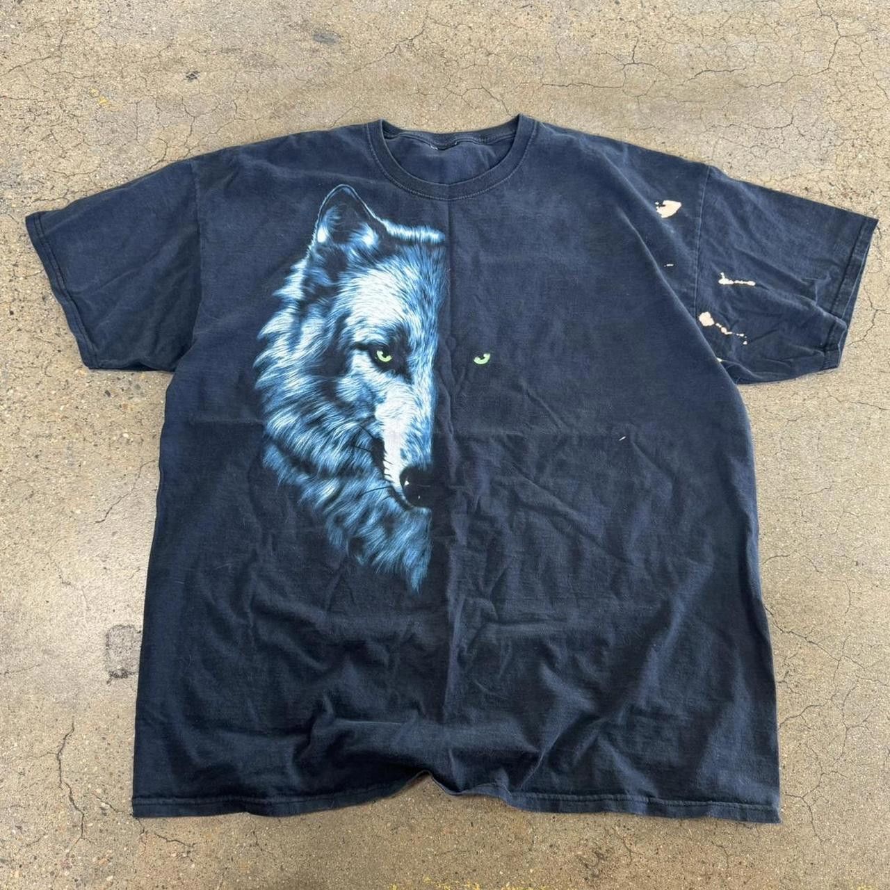 The Mountain × Vintage Vintage Y2K Faded Wolf T Shirt Size US XL / EU 56 / 4 - 1 Thumbnail