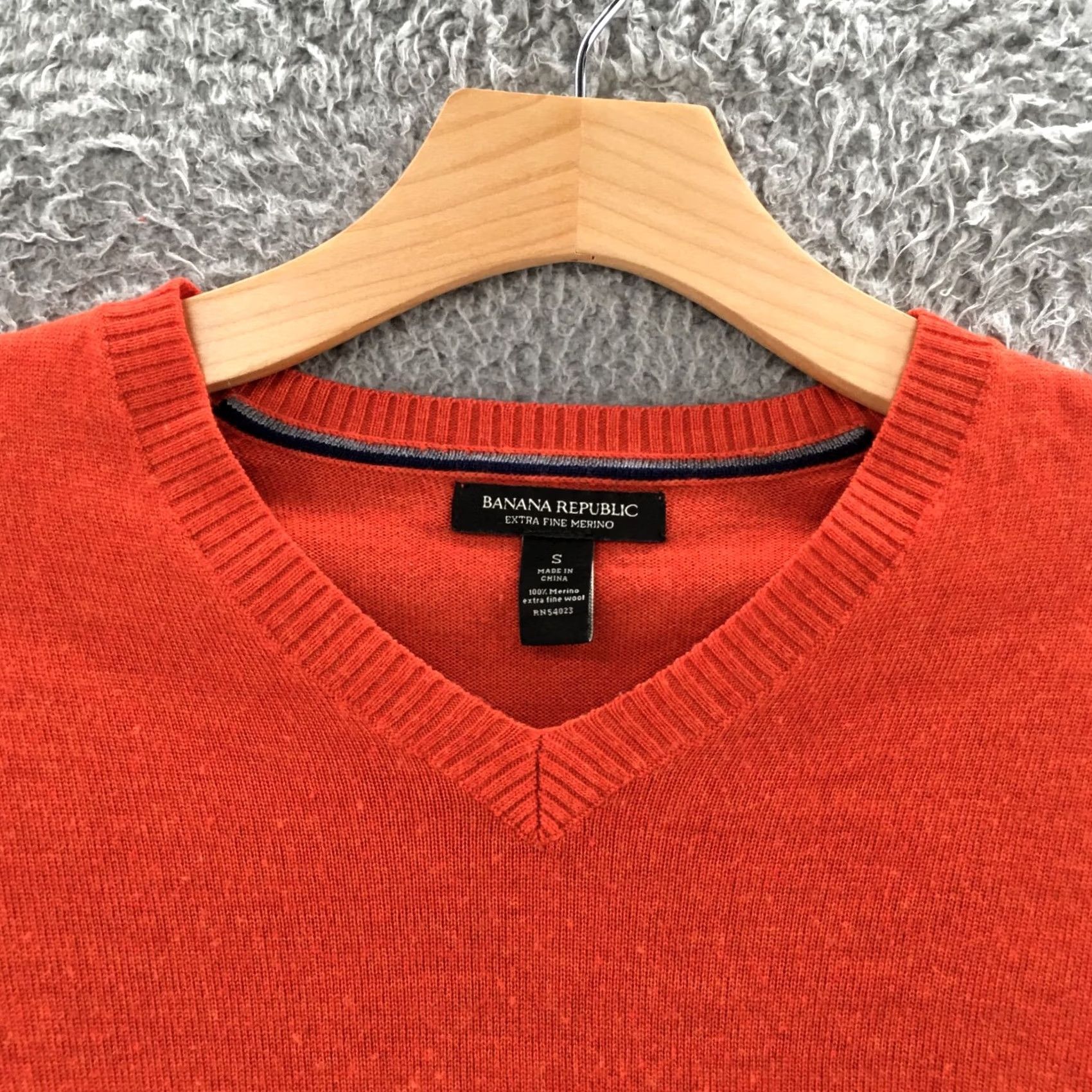 Banana Republic Banana Republic Sweater Mens S Orange Long Sleeve V-neck Merino Extra Fine Wool Shirt Size US S / EU 44-46 / 1 - 4 Thumbnail