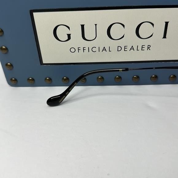 Gucci Authentic Gucci super light, stylish and bold design. The la Size ONE SIZE - 3 Thumbnail
