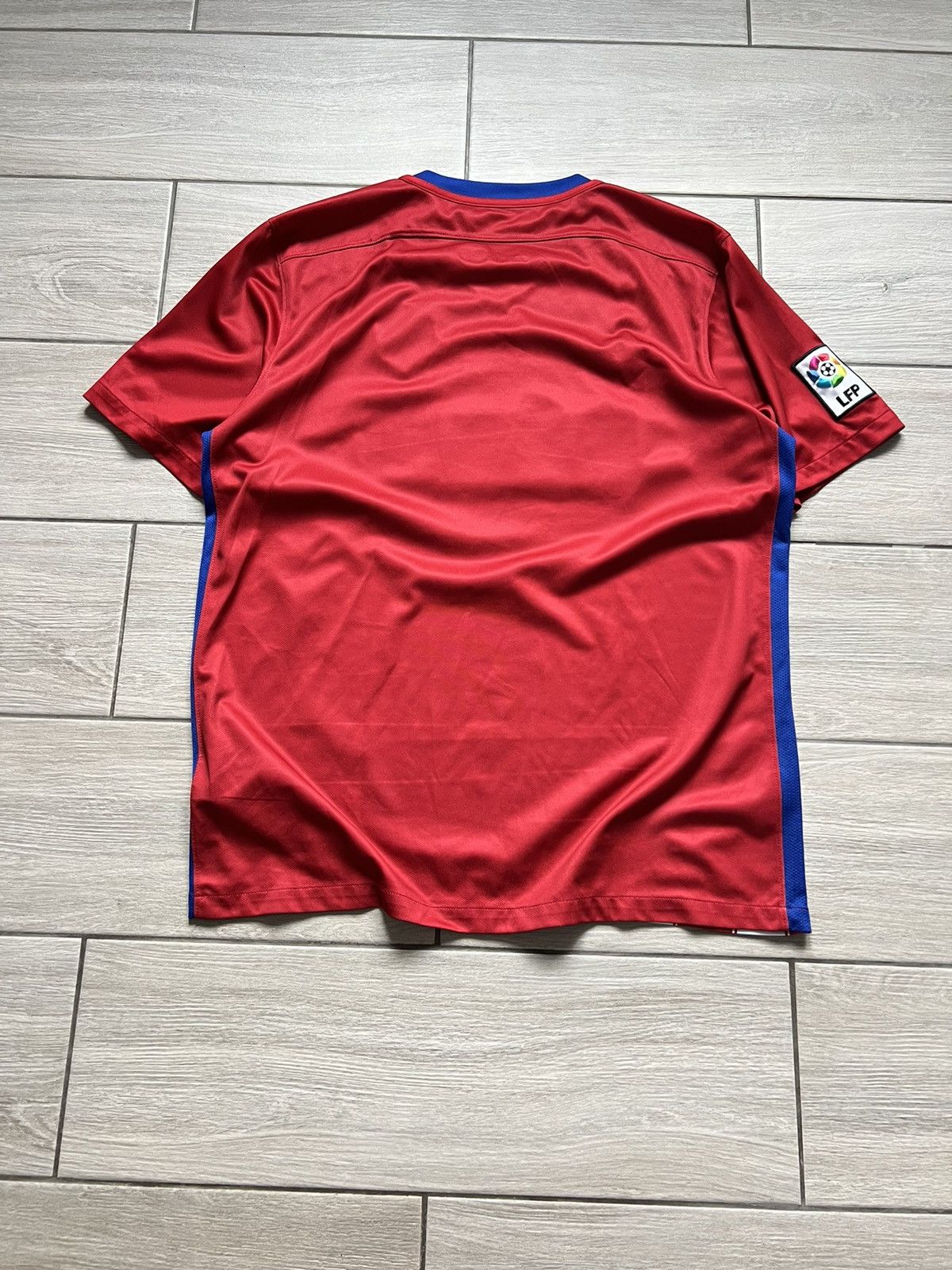 Nike Nike ATLETICO MADRID 2016 2017 HOME SOCCER SHIRT JERSEY Size US L / EU 52-54 / 3 - 11 Thumbnail
