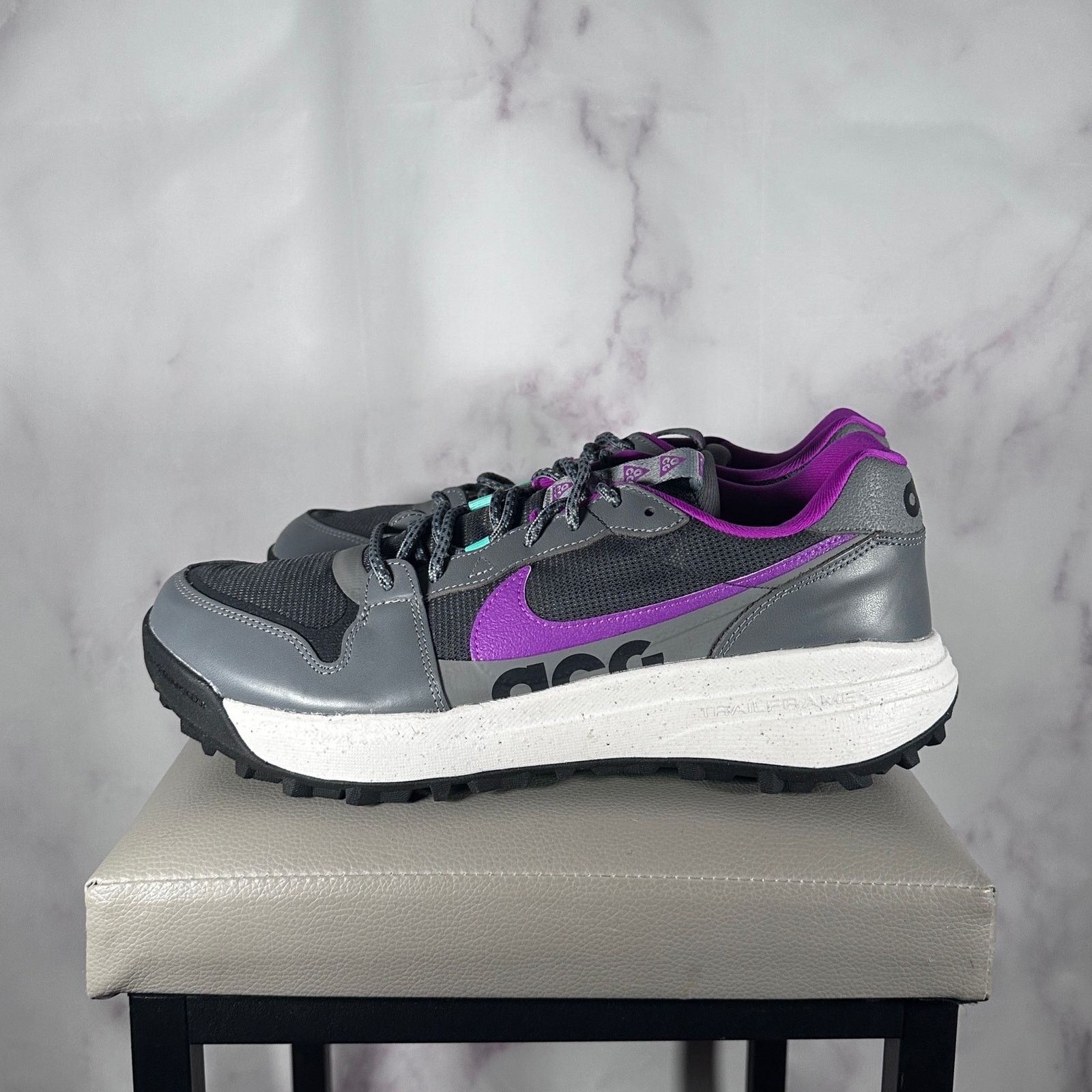 Nike ACG Lowcate Smoke Grey Vivid Purple Size US 10.5 / EU 43-44 - 2 Thumbnail