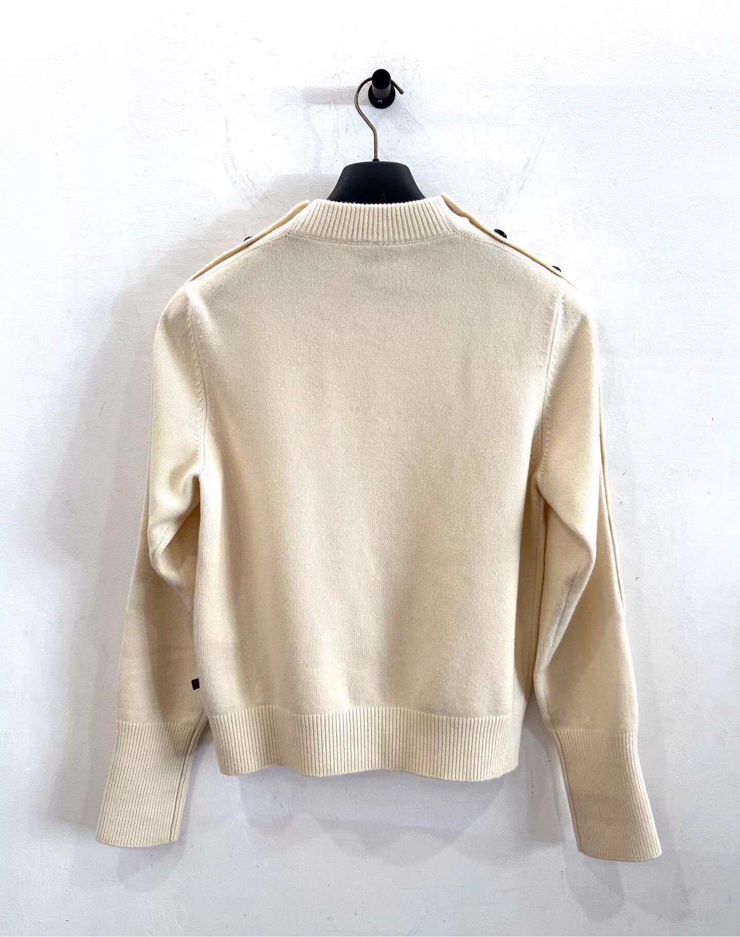 Louis Vuitton LV white sweater M side brown monogram logo button Size M / US 6-8 / IT 42-44 - 2 Thumbnail
