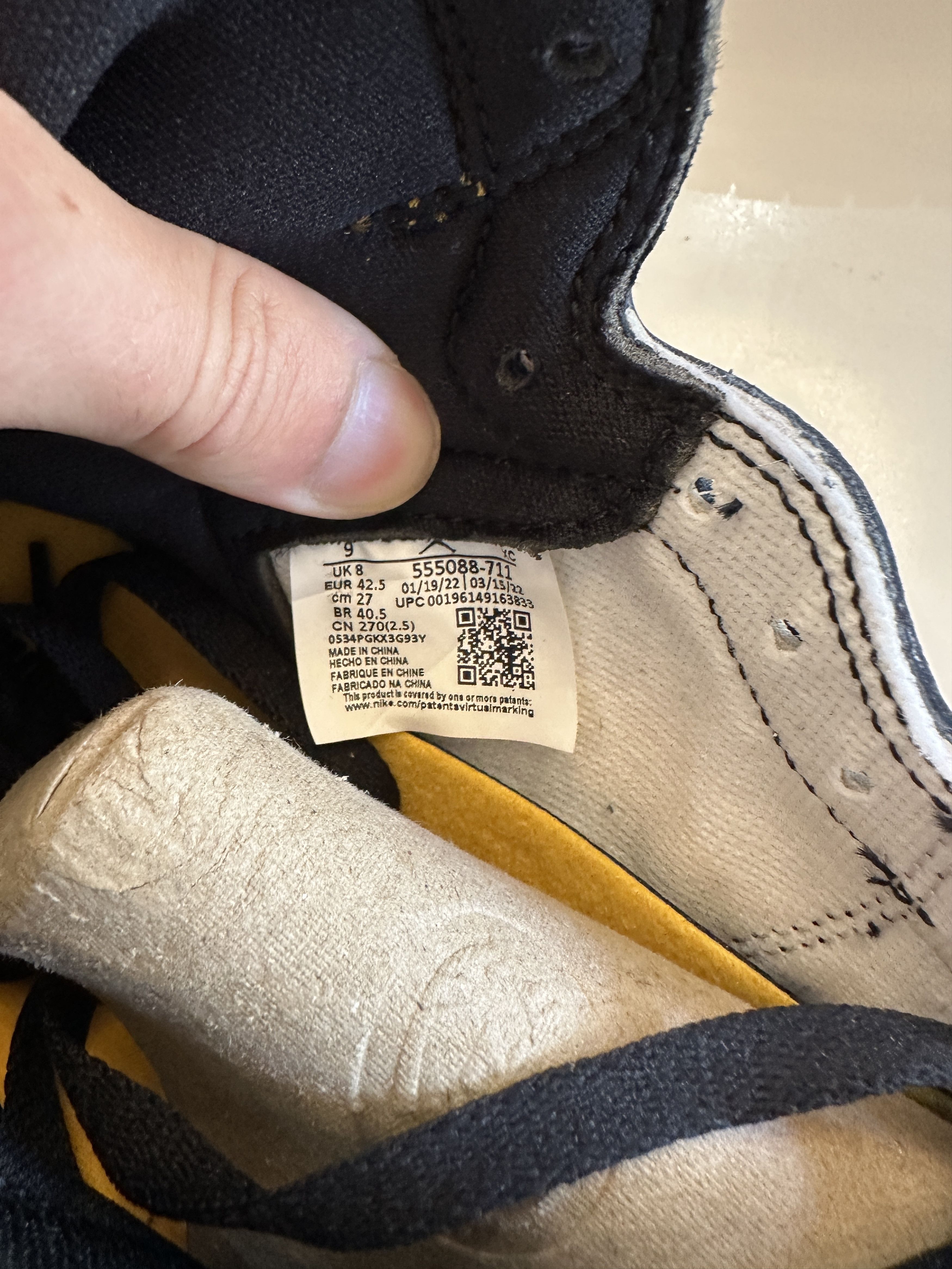 Jordan Brand Jordan 1 High Taxi Size US 9 / EU 42 - 2 Thumbnail