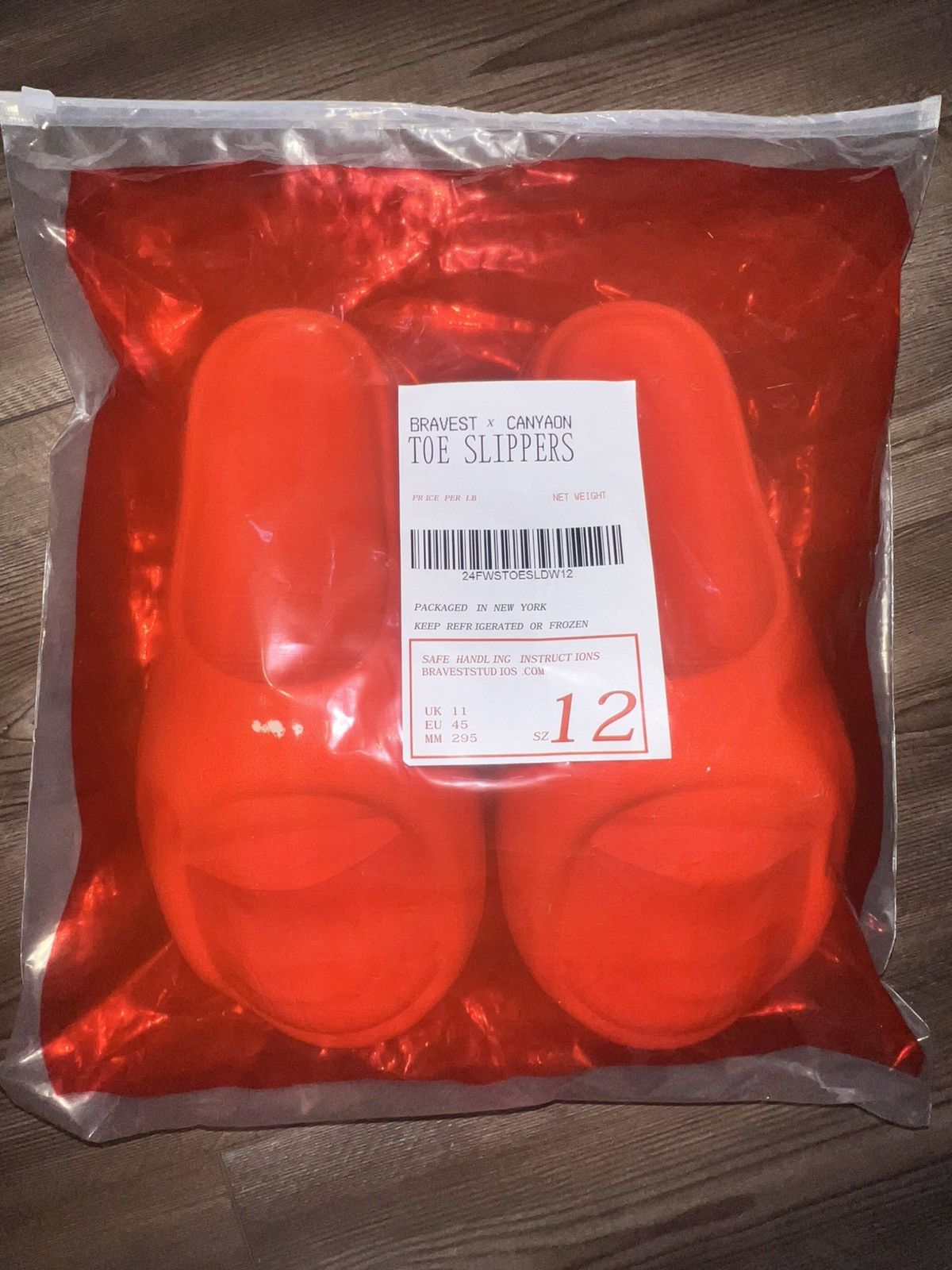 Bravest Studios X Canyaon Toe Slippers Size 12 Step Into The Strange: Bravest Studios x Canyaon Toe  main image 2