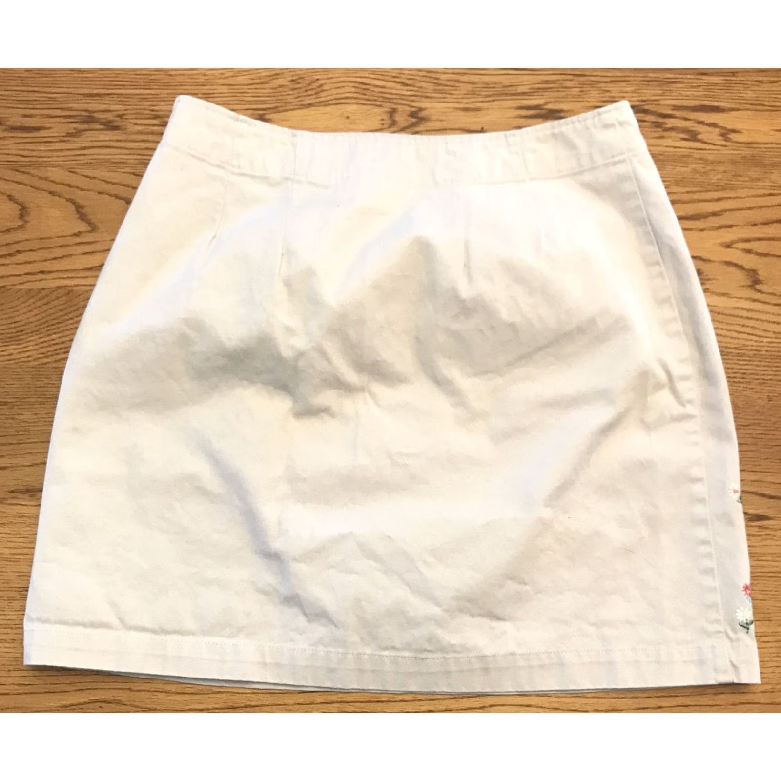Vintage FASHION BUG Women's Skirt Mini Beige Embroidered Floral 6 Zip Casual 27" Waist 16.5" Length Beige/ tan (1437) Size 28" / US 6 / IT 42 - 5 Thumbnail