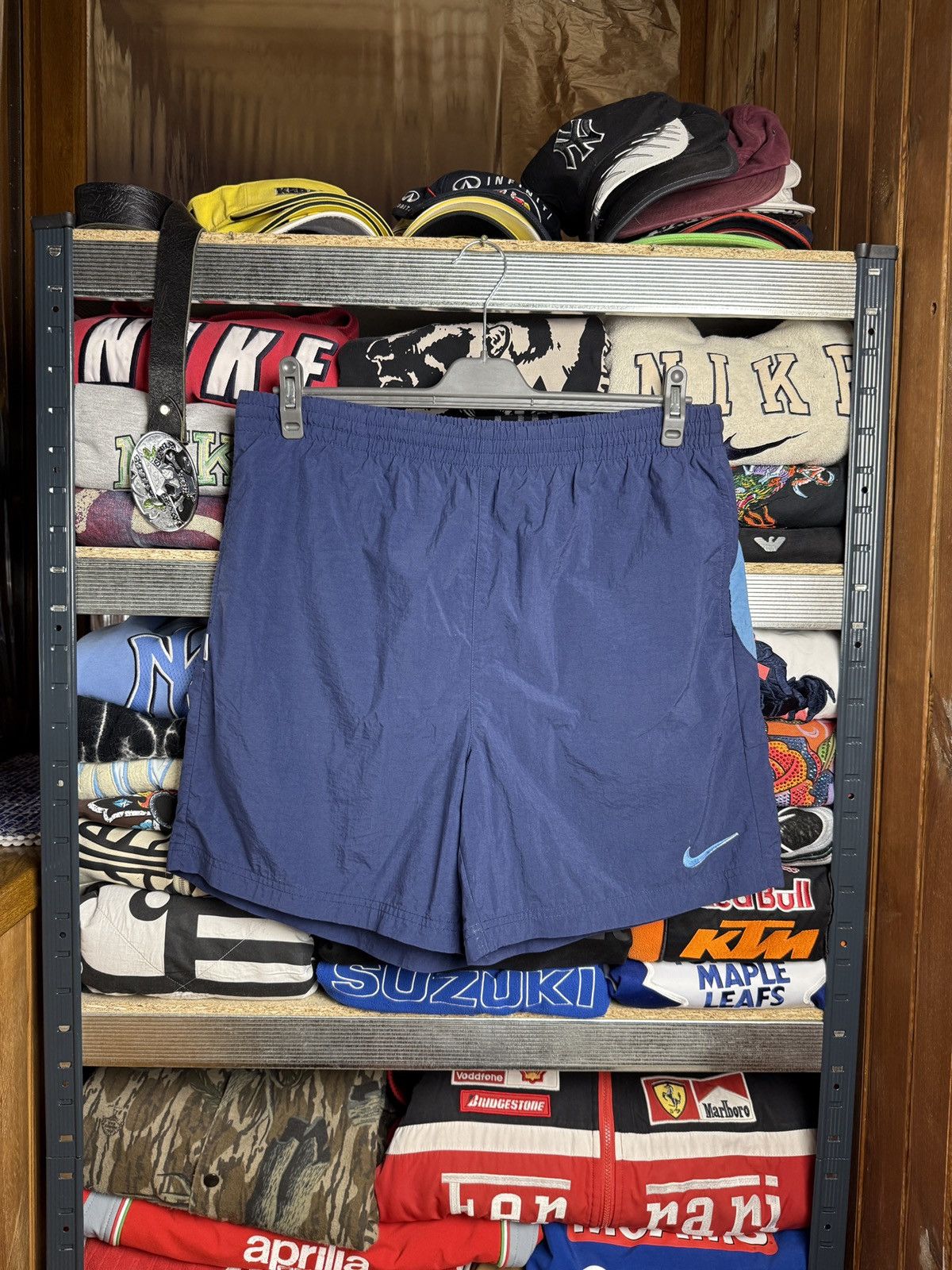 Nike Nike vintage shorts big swoosh logo 90s Size US 35 - 2 Thumbnail