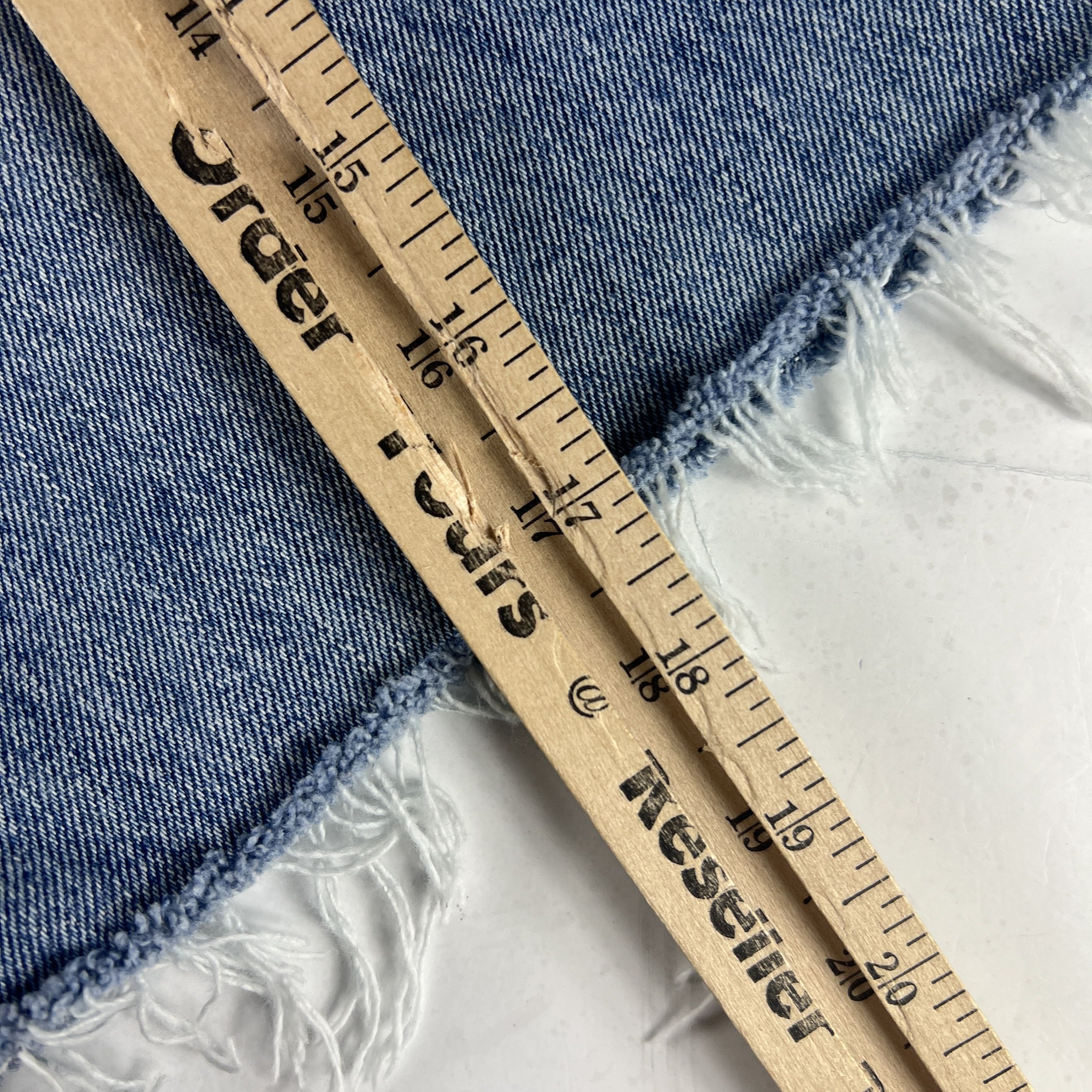 Levi's Levi's Jean Shorts 550 Faded Bermuda Cut Off Denim Jorts Size US 32 / EU 48 - 16 Thumbnail