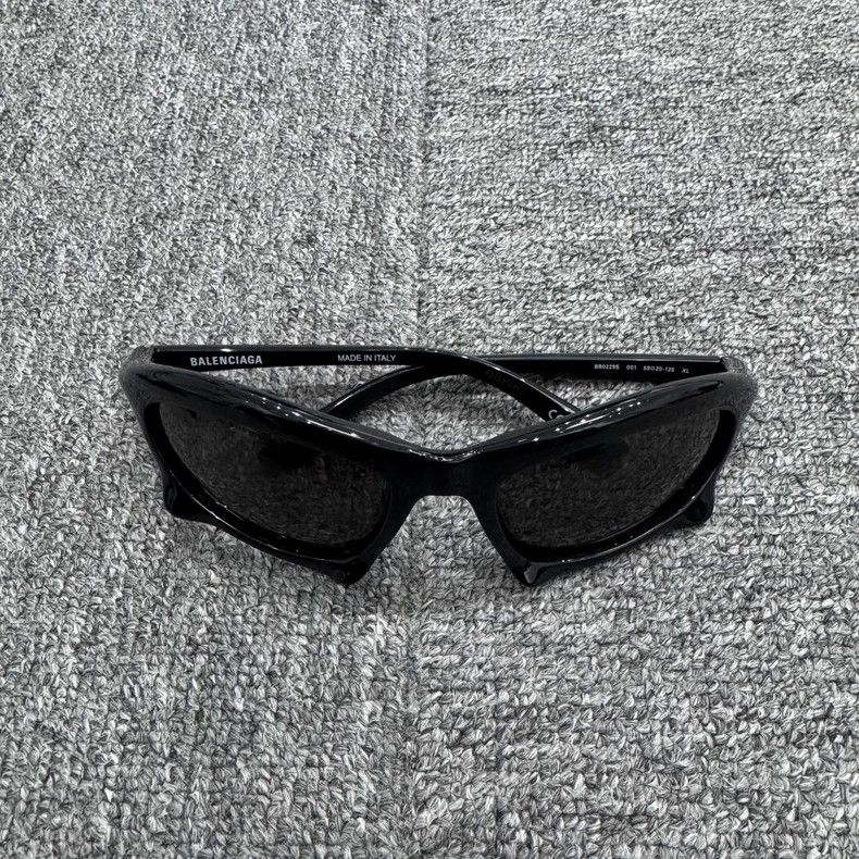 Balenciaga Balenciaga Black Bat Sunglasses Size ONE SIZE - 2 Thumbnail