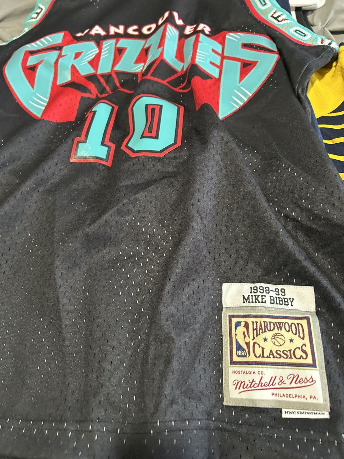 Mitchell & Ness Mike Bibby hardwood classic Grizzle jersey Size US L / EU 52-54 / 3 - 2 Thumbnail