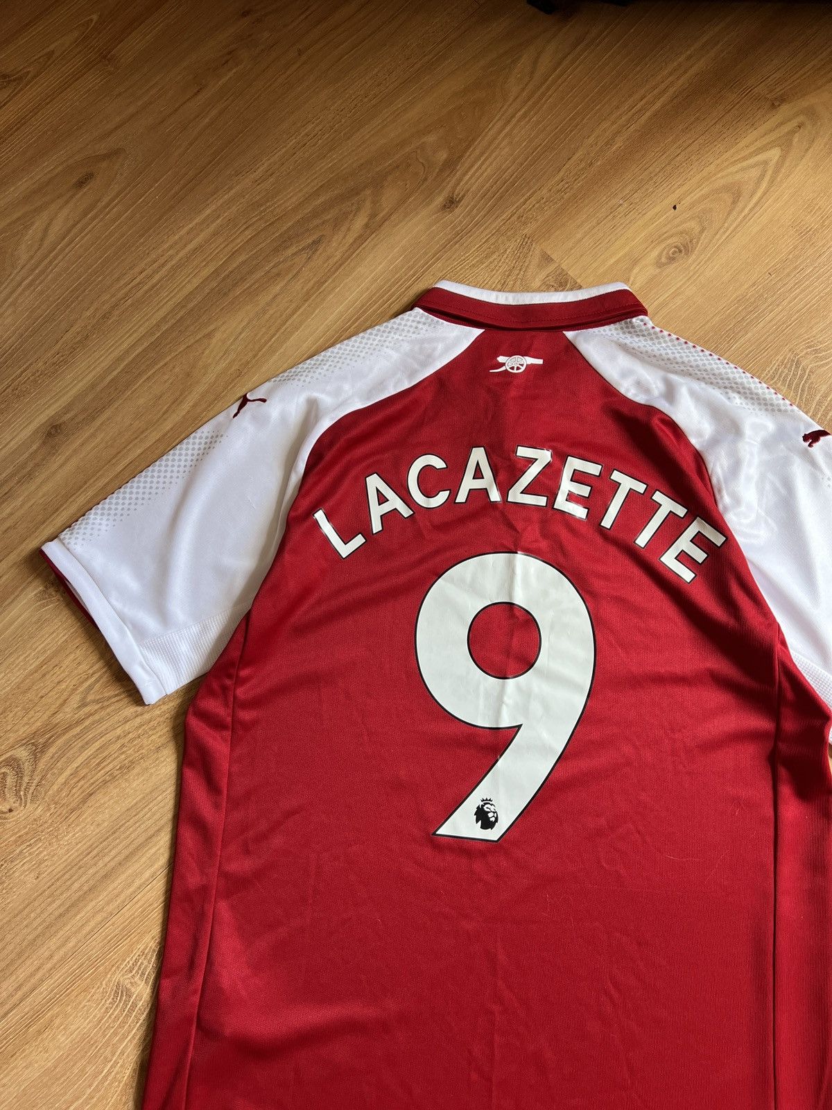 Puma × Vintage Arsenal 17/18 Home Jersey Lacazette #9 Size US M / EU 48-50 / 2 - 14 Thumbnail