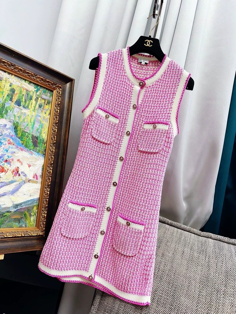Chanel Chanel 22P pink and white four-pocket knitted sleeveless v Size XS / US 0-2 / IT 36-38 - 1 Thumbnail