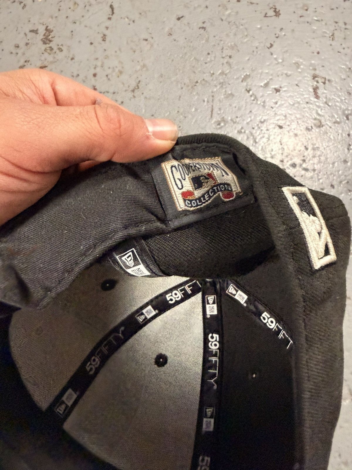 New Era Twins Black Fitted 7 1/8 Size ONE SIZE - 4 Thumbnail