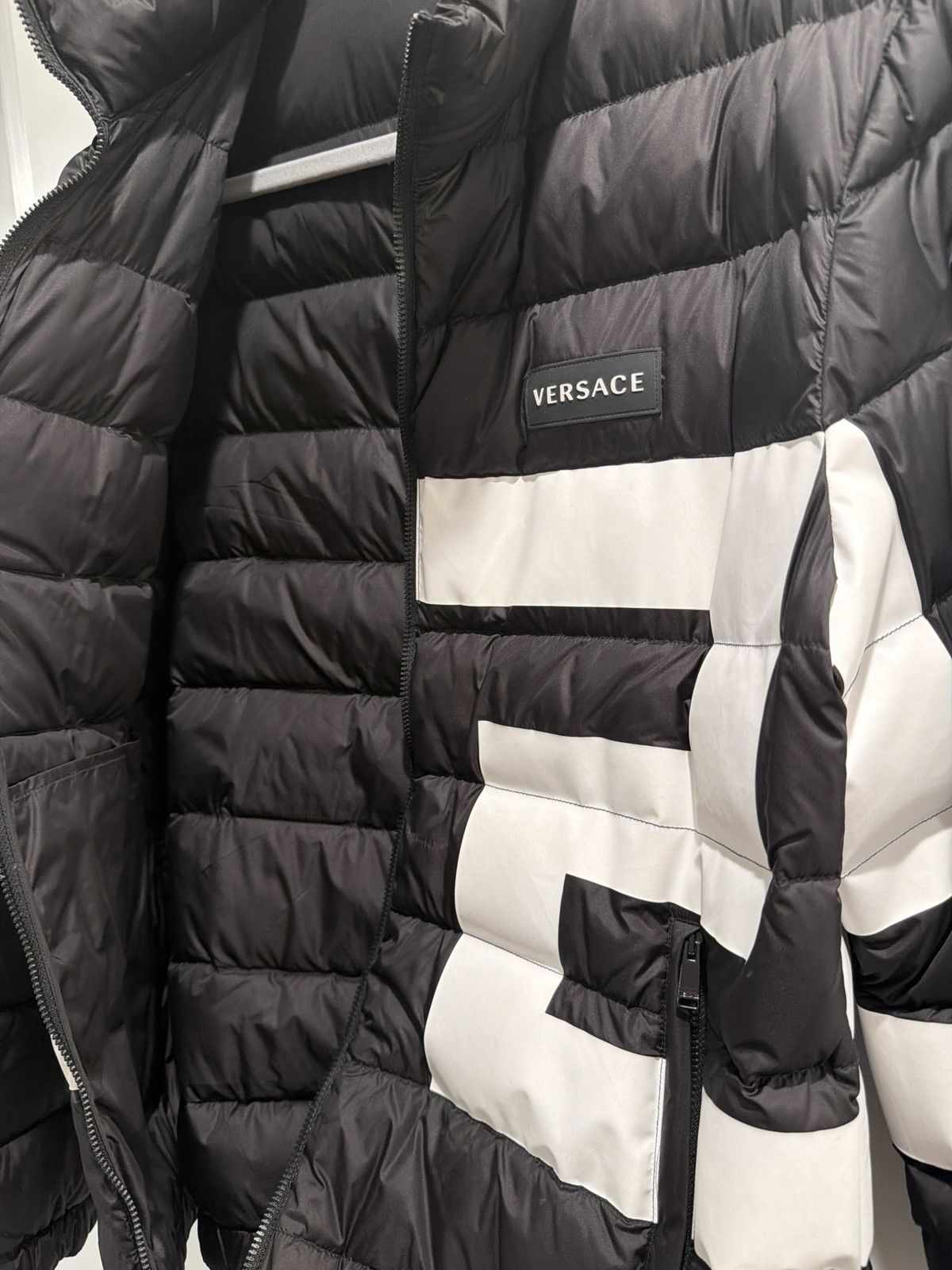 Versace Versace Black White Logo Puffer Jacket – Size 48/M Used Size US M / EU 48-50 / 2 - 2 Thumbnail
