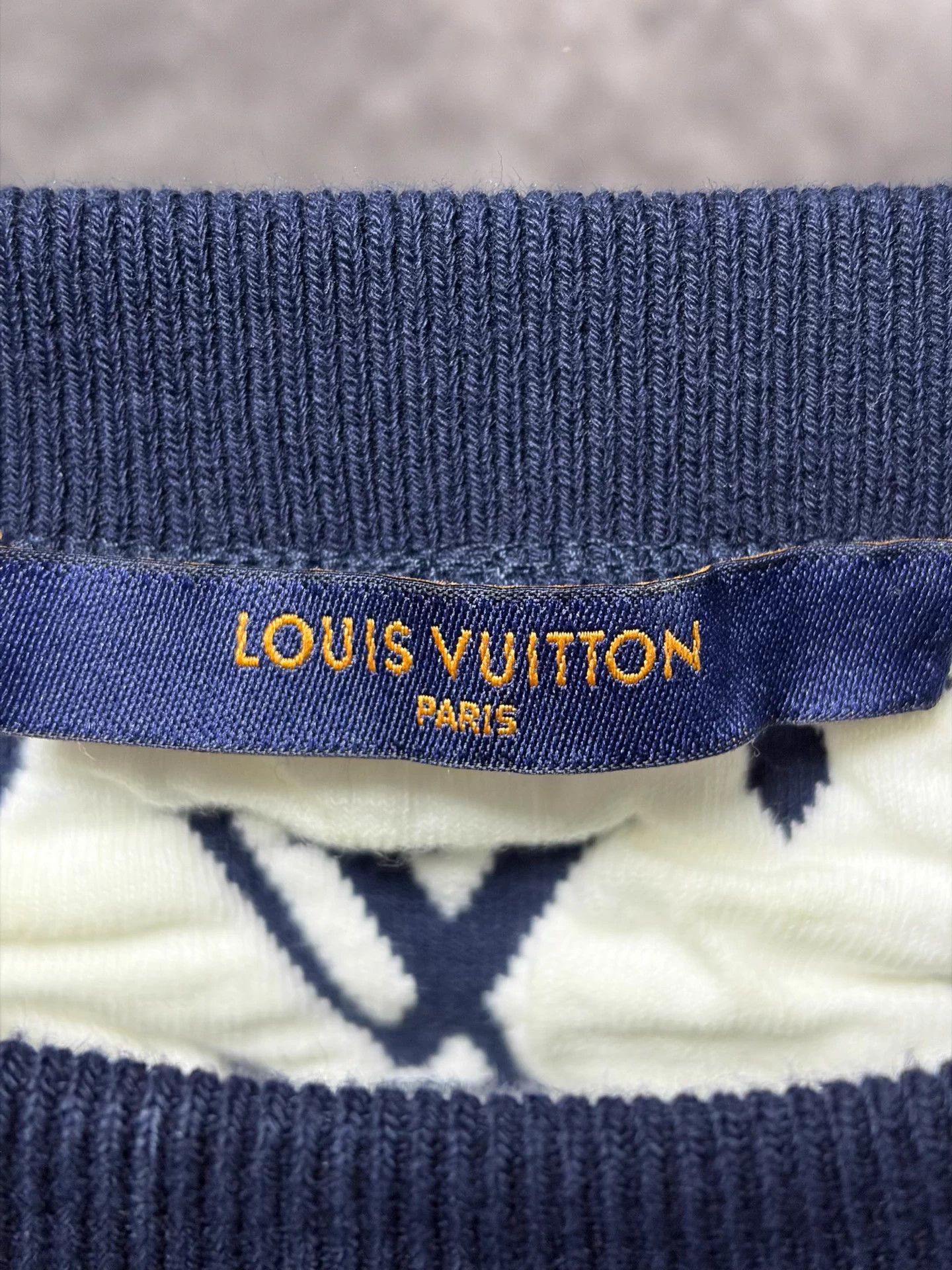 Louis Vuitton LV men's sweatshirt L Italian made Size US L / EU 52-54 / 3 - 3 Thumbnail