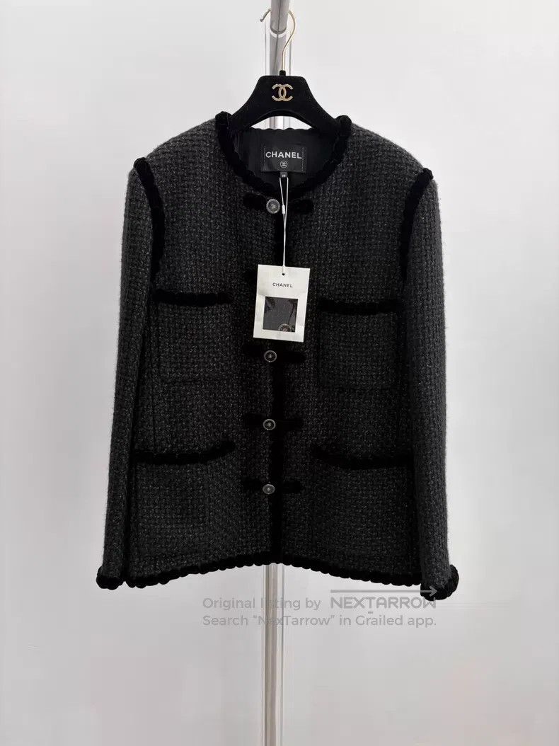 Chanel Chanel Black four-pocket black buckle rolled edge tweed si Size XS / US 0-2 / IT 36-38 - 1 Thumbnail