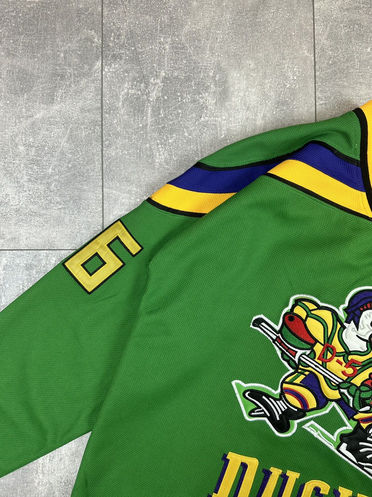 Ccm The Might Ducks Movie Conway 96 NFL Jersey Hockey 90s Size US M / EU 48-50 / 2 - 7 Thumbnail