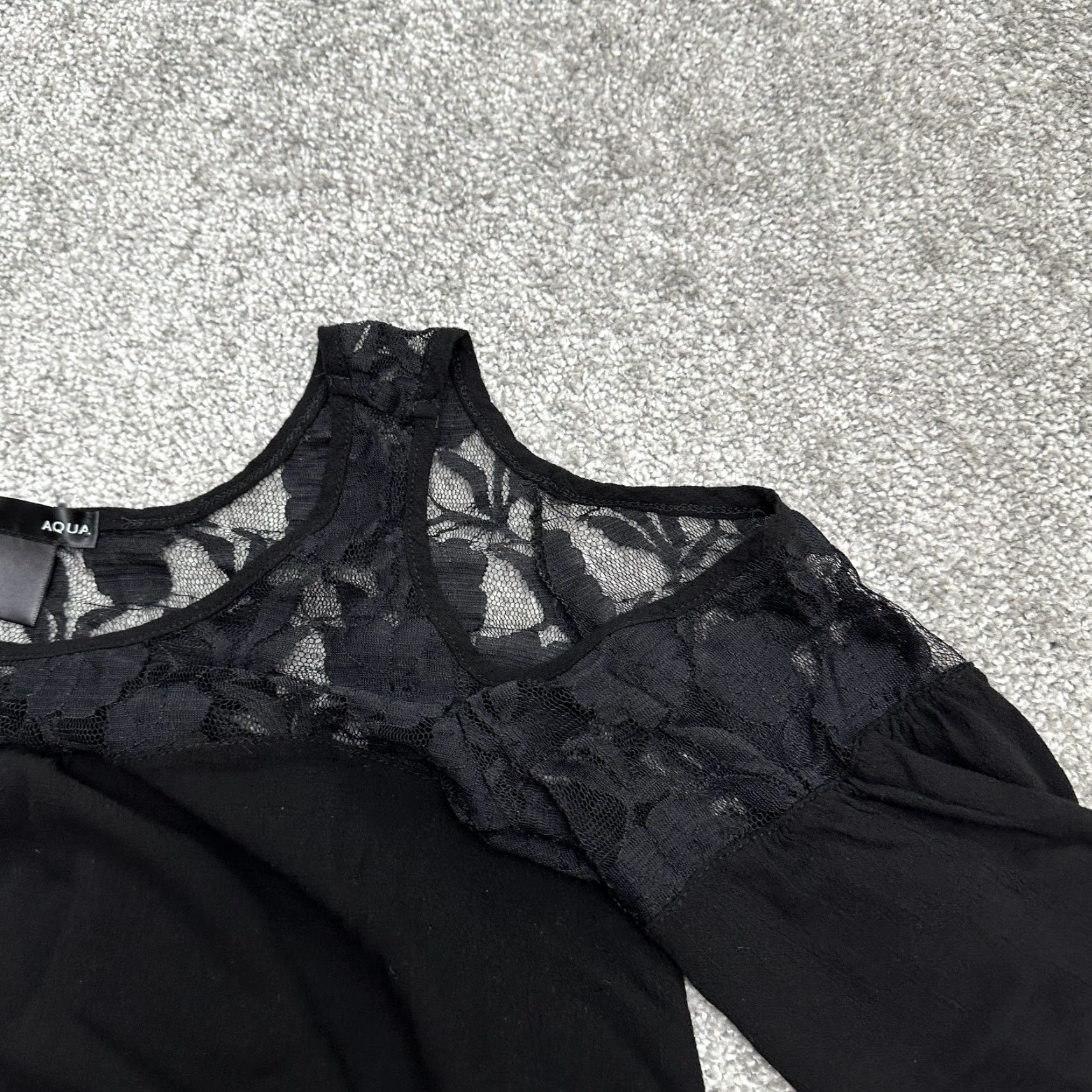 AQUA Aqua By Bloomingdale's Lace Cold Shoulder Cropped Top Womens M Black Cropped Top Short Sleeve Beach Modern Womens Size M Lace Size M / US 6-8 / IT 42-44 - 5 Thumbnail