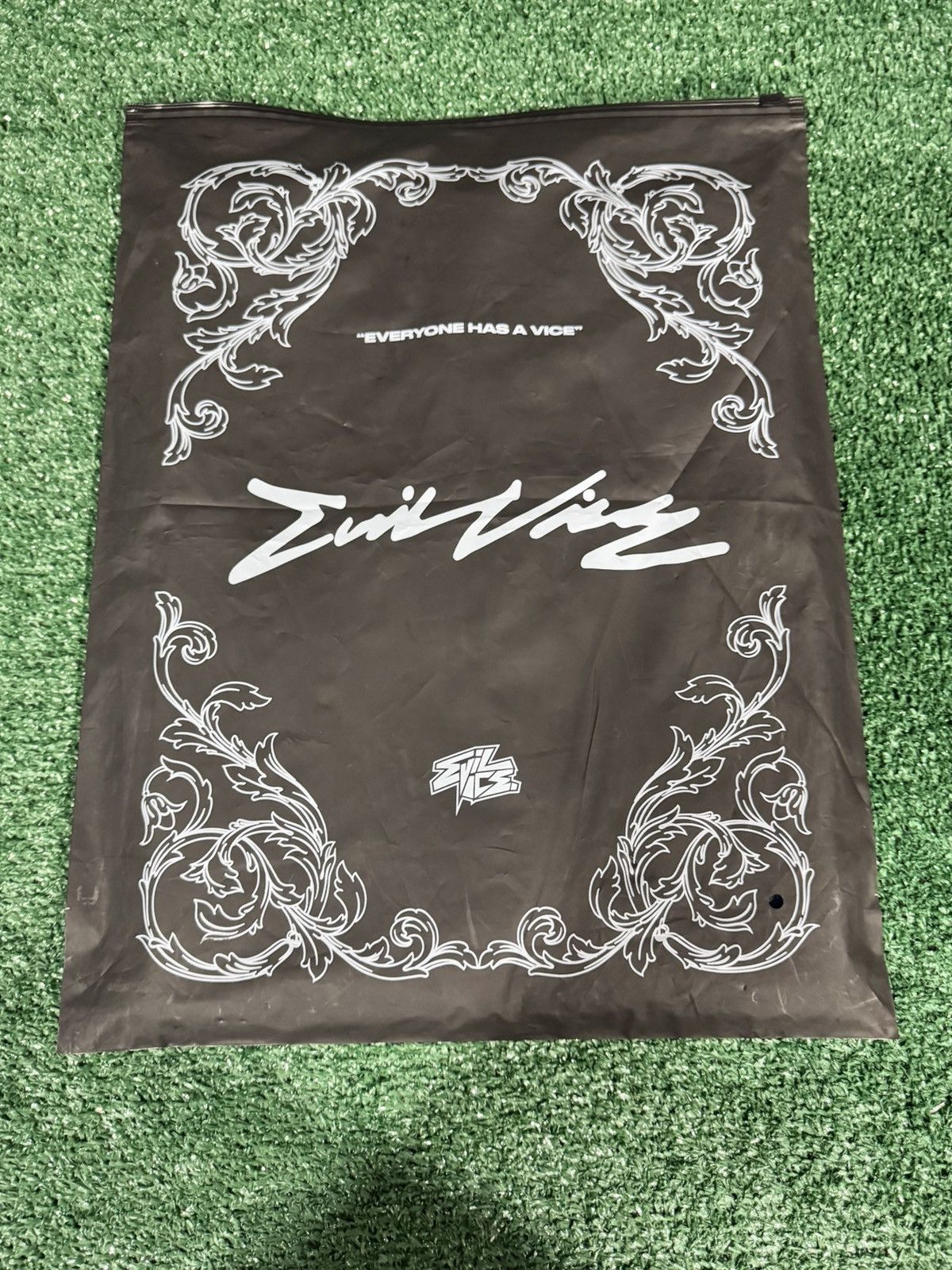 Other Evil vice T-Shirt Dual hit graphic Size US XL / EU 56 / 4 - 5 Thumbnail