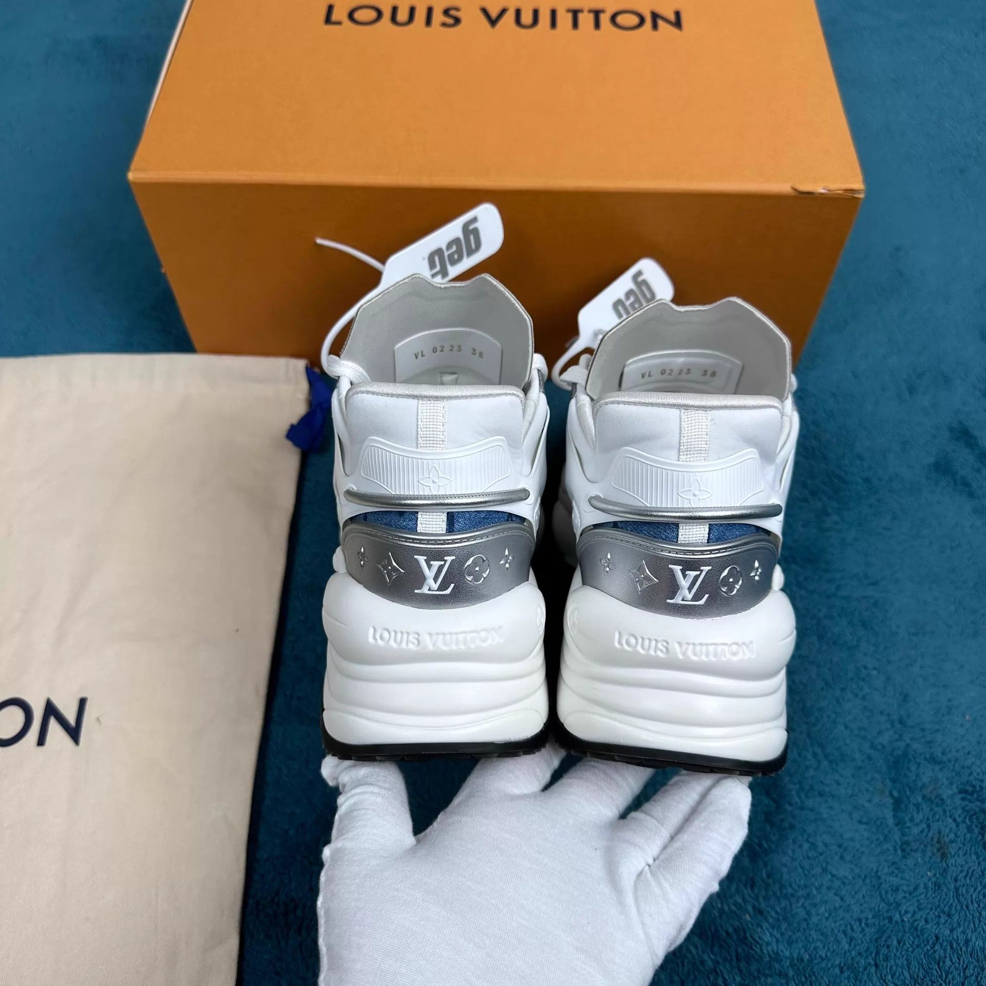 Louis Vuitton LV Run55 Denim Low-Top Shoe White/Blue EU38 Size US 7.5 / IT 37.5 - 4 Thumbnail