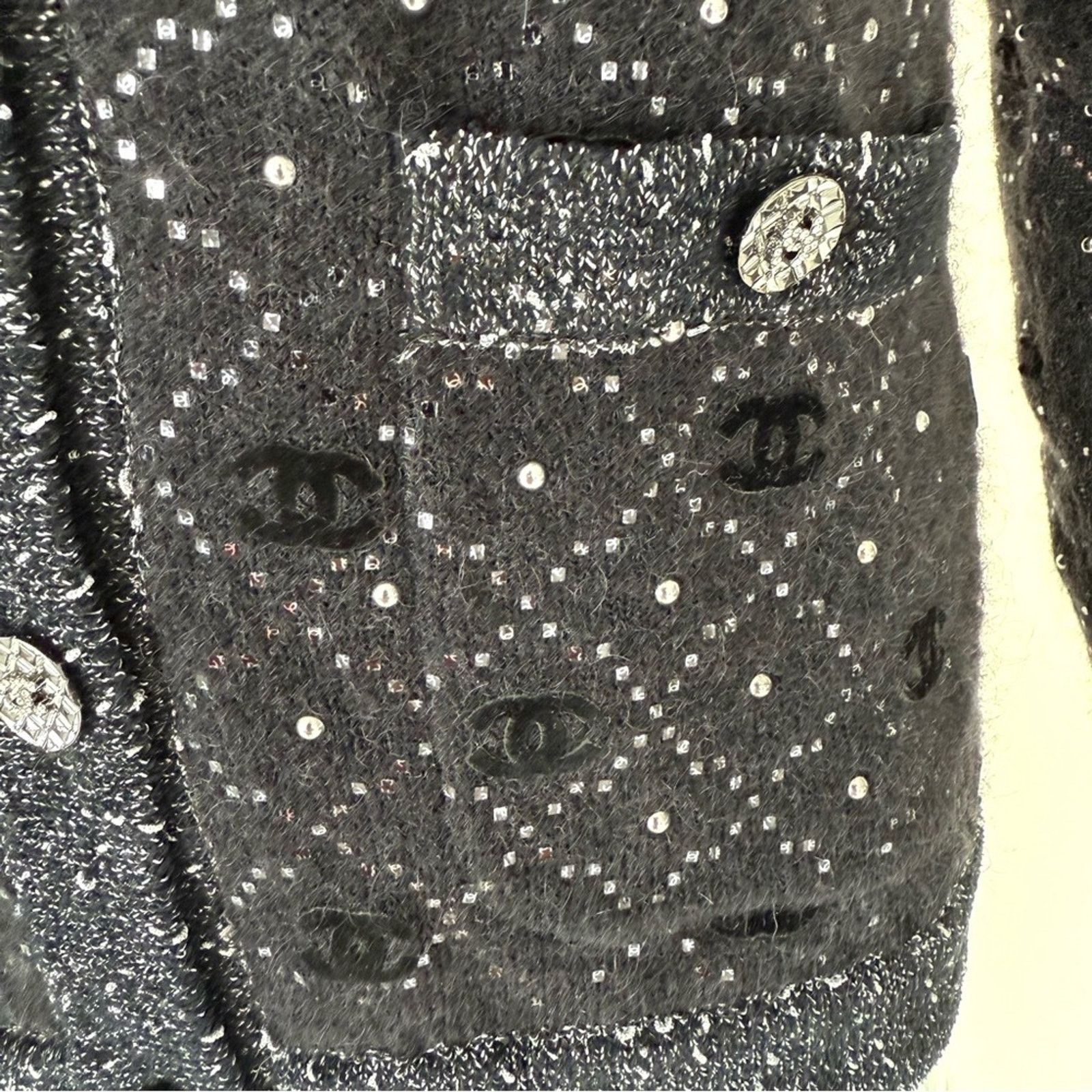 Chanel CHANEL wool knit cardigan size 38 FR 2022 Authentic 7800$ Size M / US 6-8 / IT 42-44 - 3 Thumbnail