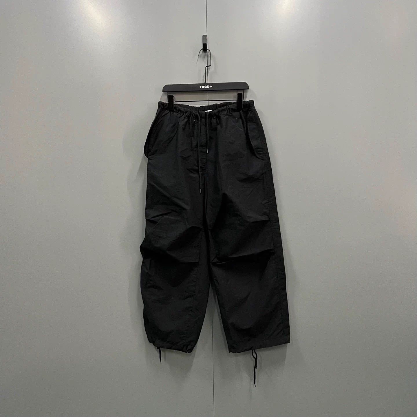 Acne Studios Acne Studios Black Drawstring Pleated 38 Pants Size 26" / US 2 / IT 38 - 1 Thumbnail