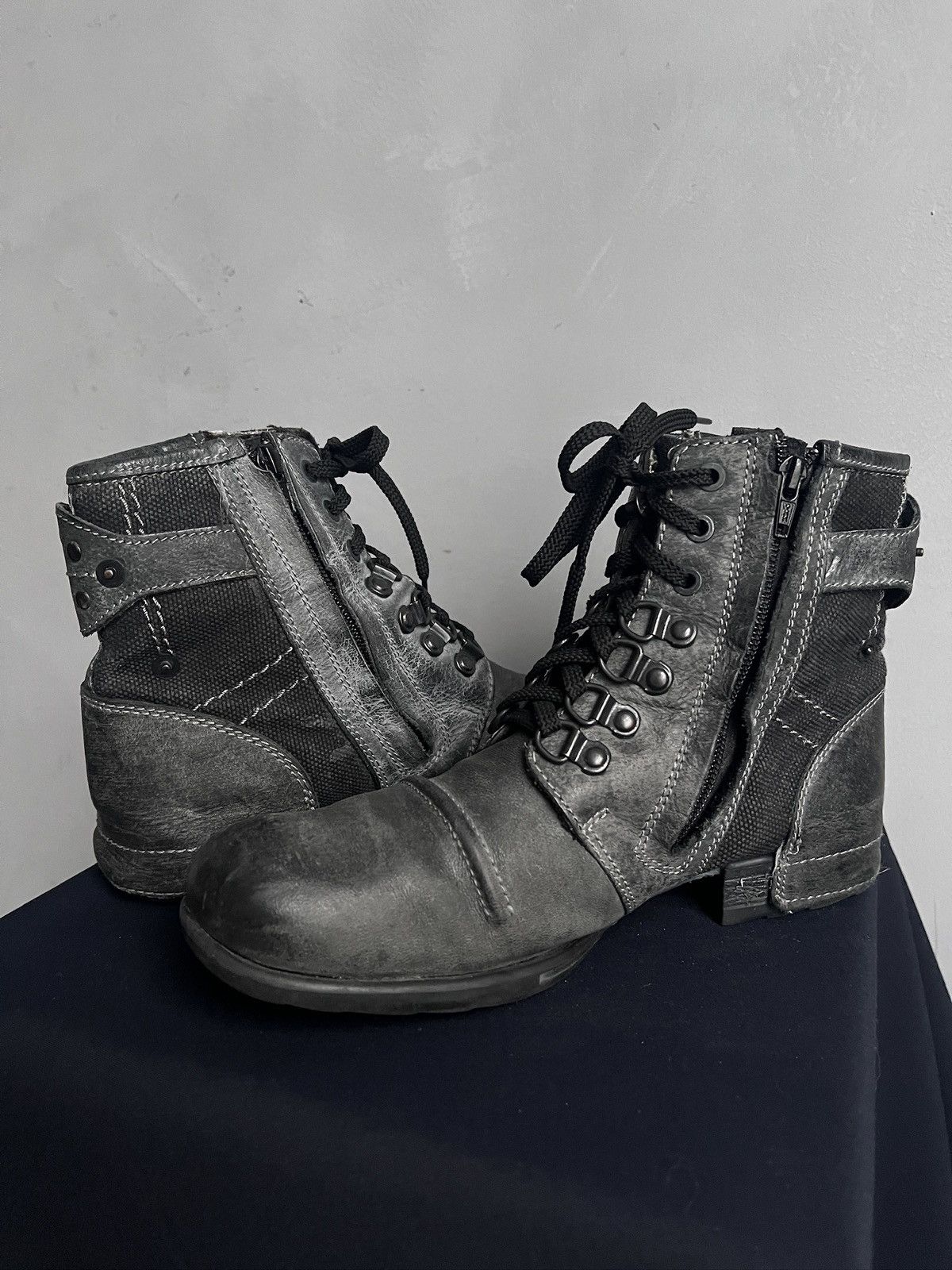 Avant garde leather ankle moto boots Replay guidi style