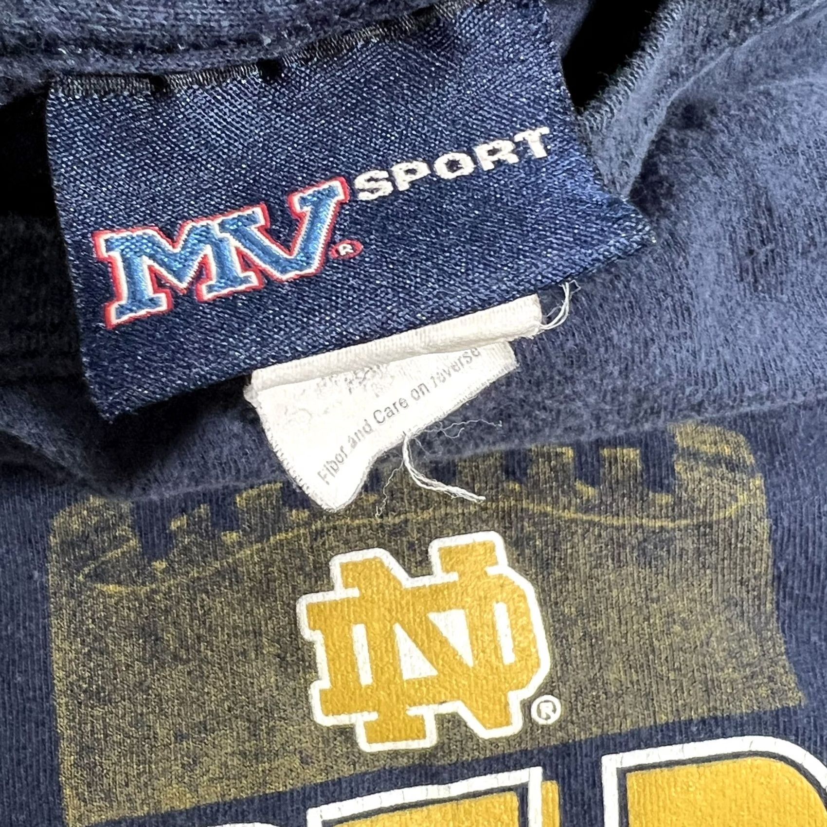 Vintage VINTAGE Notre Dame Fighting Irish Football T-Shirt 2XL Men Blue MV Sport Size 2XL Tshirt Size US XXL / EU 58 / 5 - 5 Thumbnail