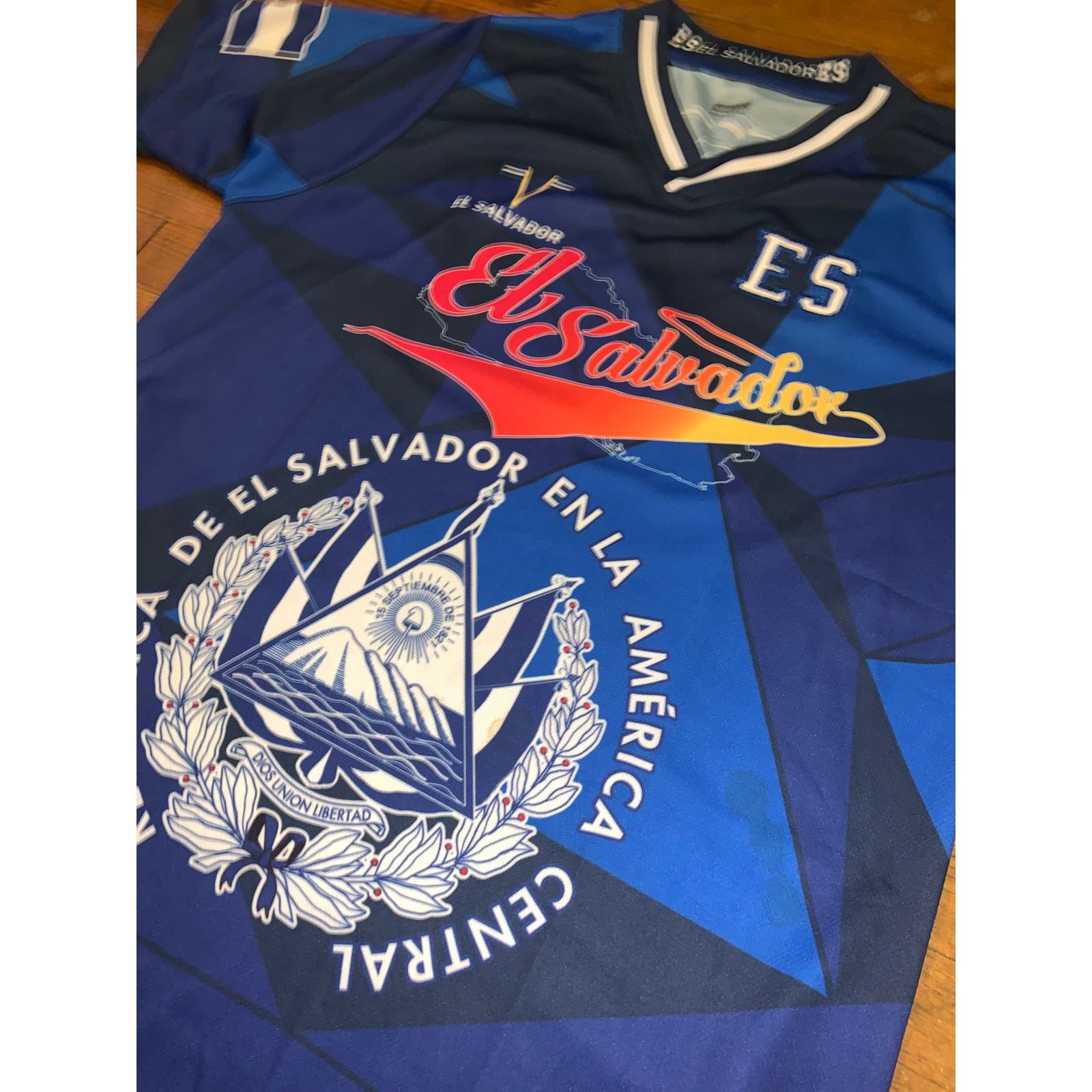 Other El Salvador National Team Blue Soccer Jersey Large Size US XL / EU 56 / 4 - 6 Thumbnail