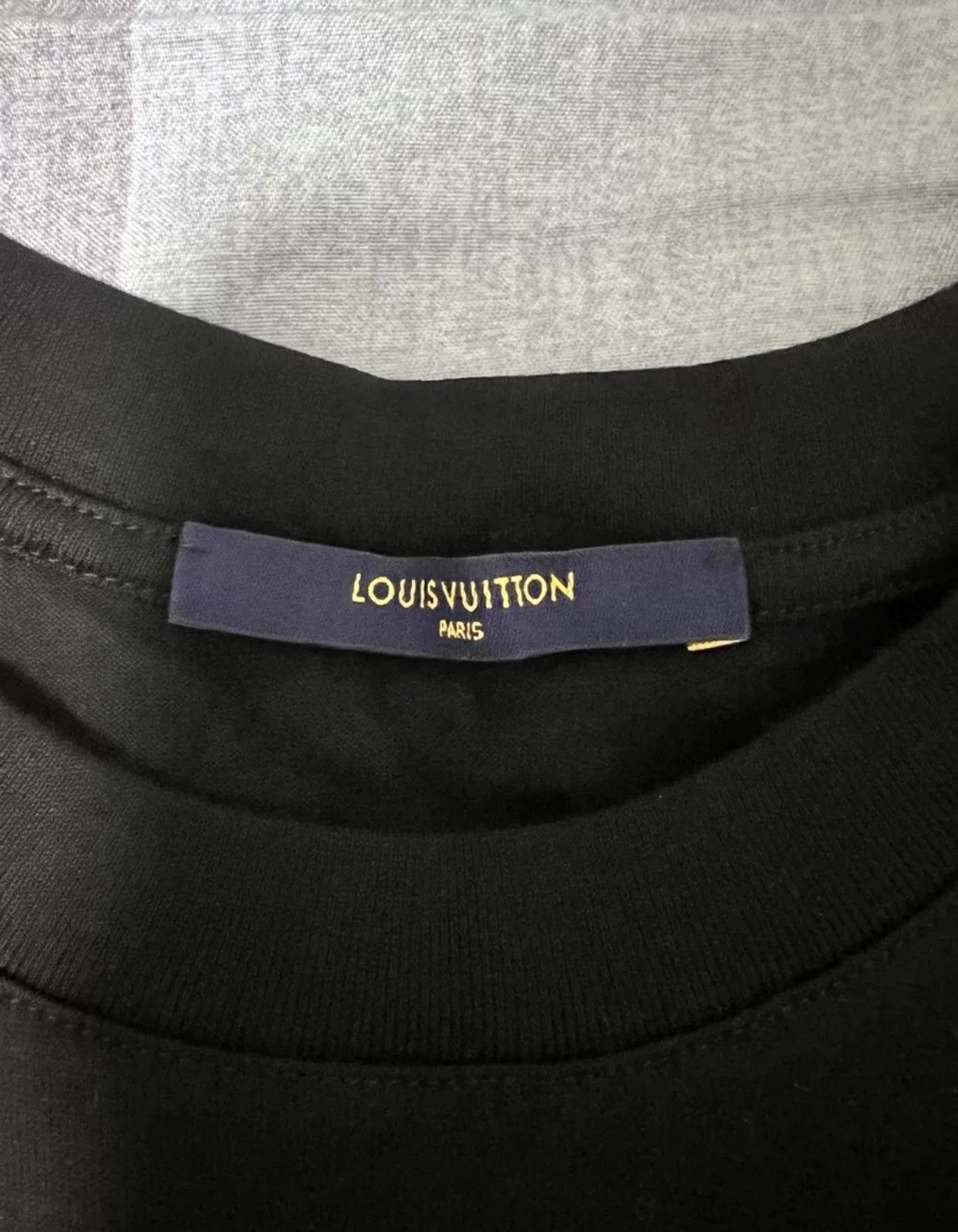 Louis Vuitton Louis Vuitton Tassel front and back logo short sleeved shirt Size US M / EU 48-50 / 2 - 4 Thumbnail