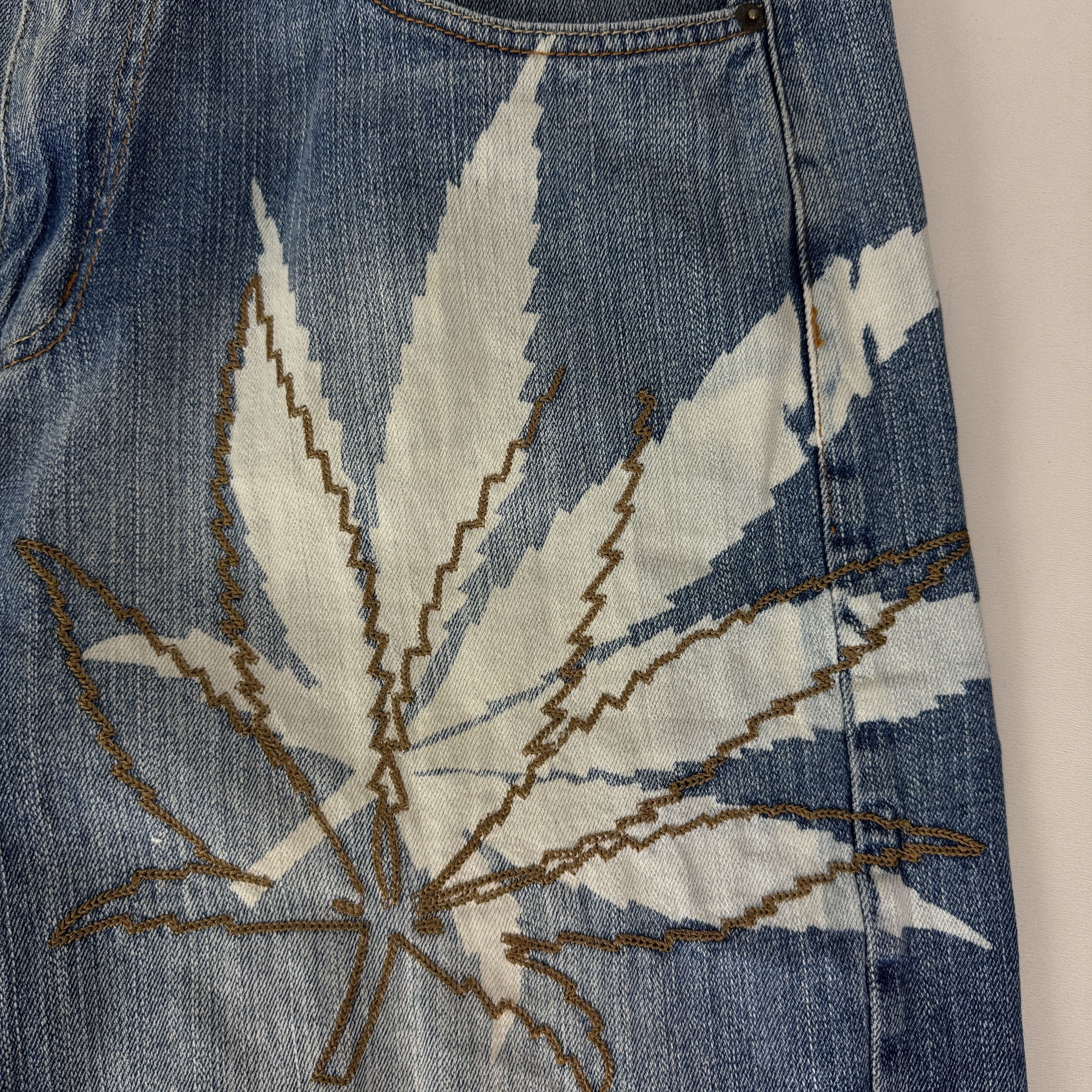 G-Unit G-Unit Marijuana Leaf Embroideries Hip Hop Jorts Size US 34 / EU 50 - 3 Thumbnail