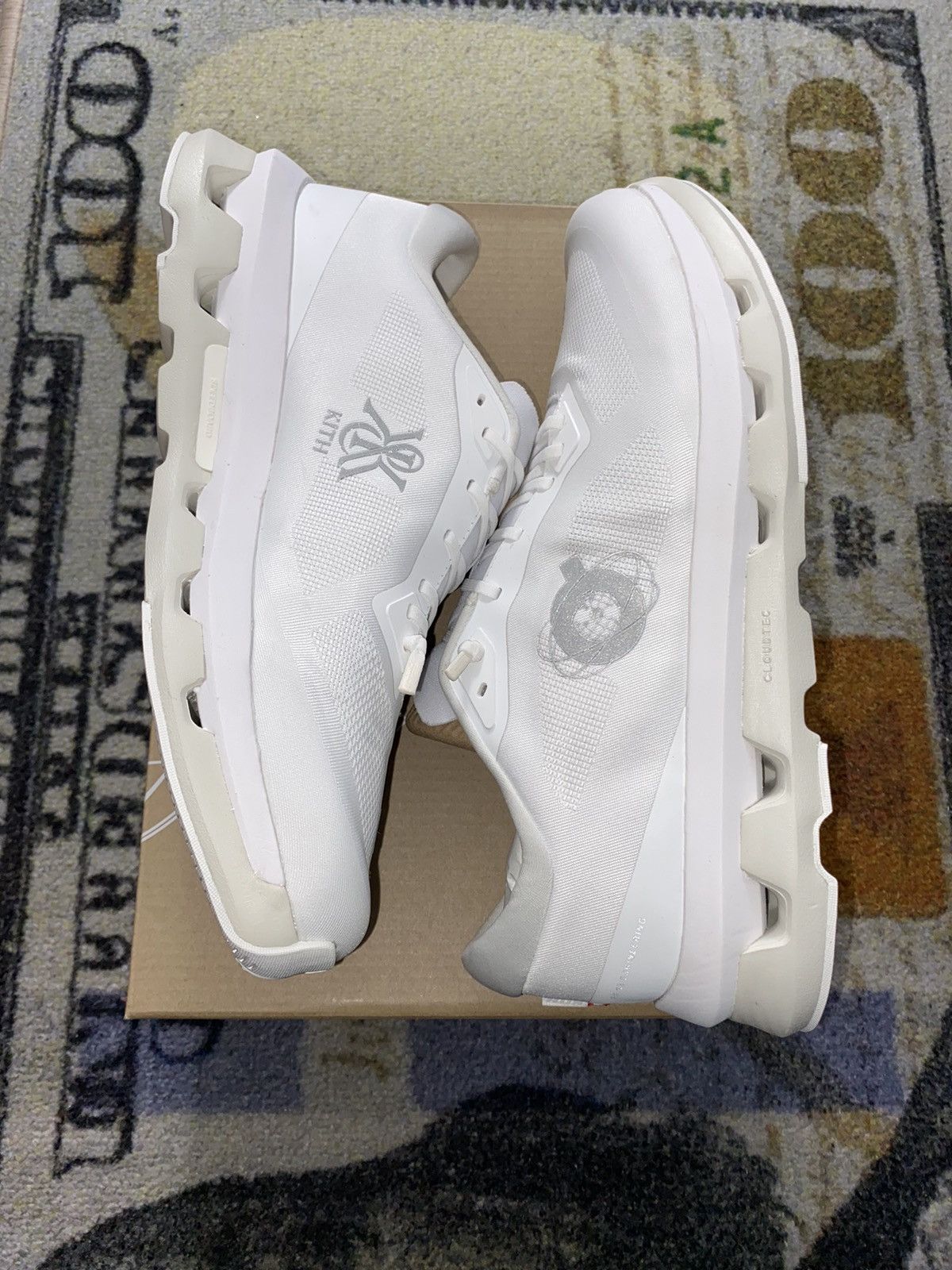 Kith × On On Running Cloudzone Kith White Ice Size US 7 / EU 40 - 3 Thumbnail