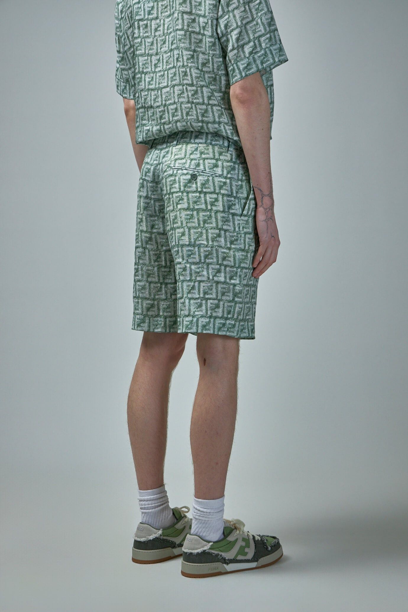 Fendi o1s1wg111025 Bermudas in Green Size US 30 / EU 46 - 4 Thumbnail