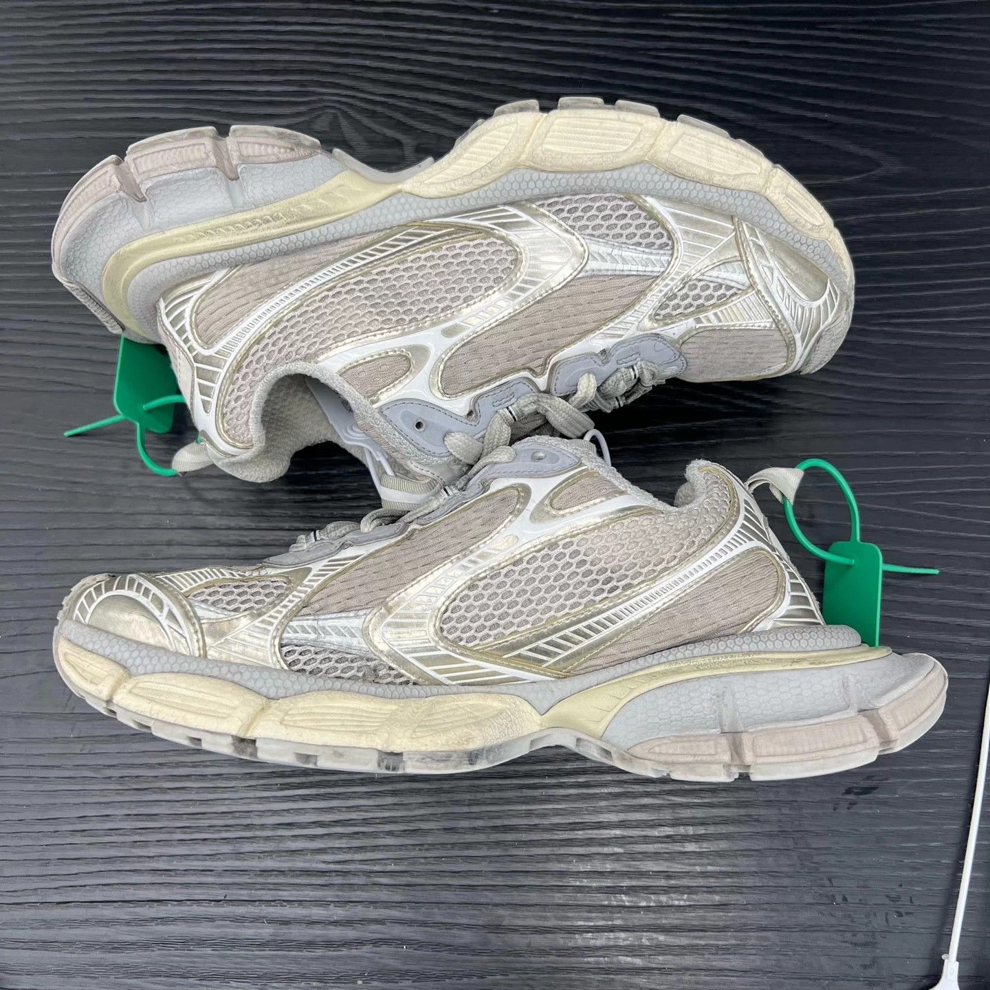 Balenciaga Balenciaga 3xl Light Beige 40 Size US 7 / EU 40 - 2 Thumbnail