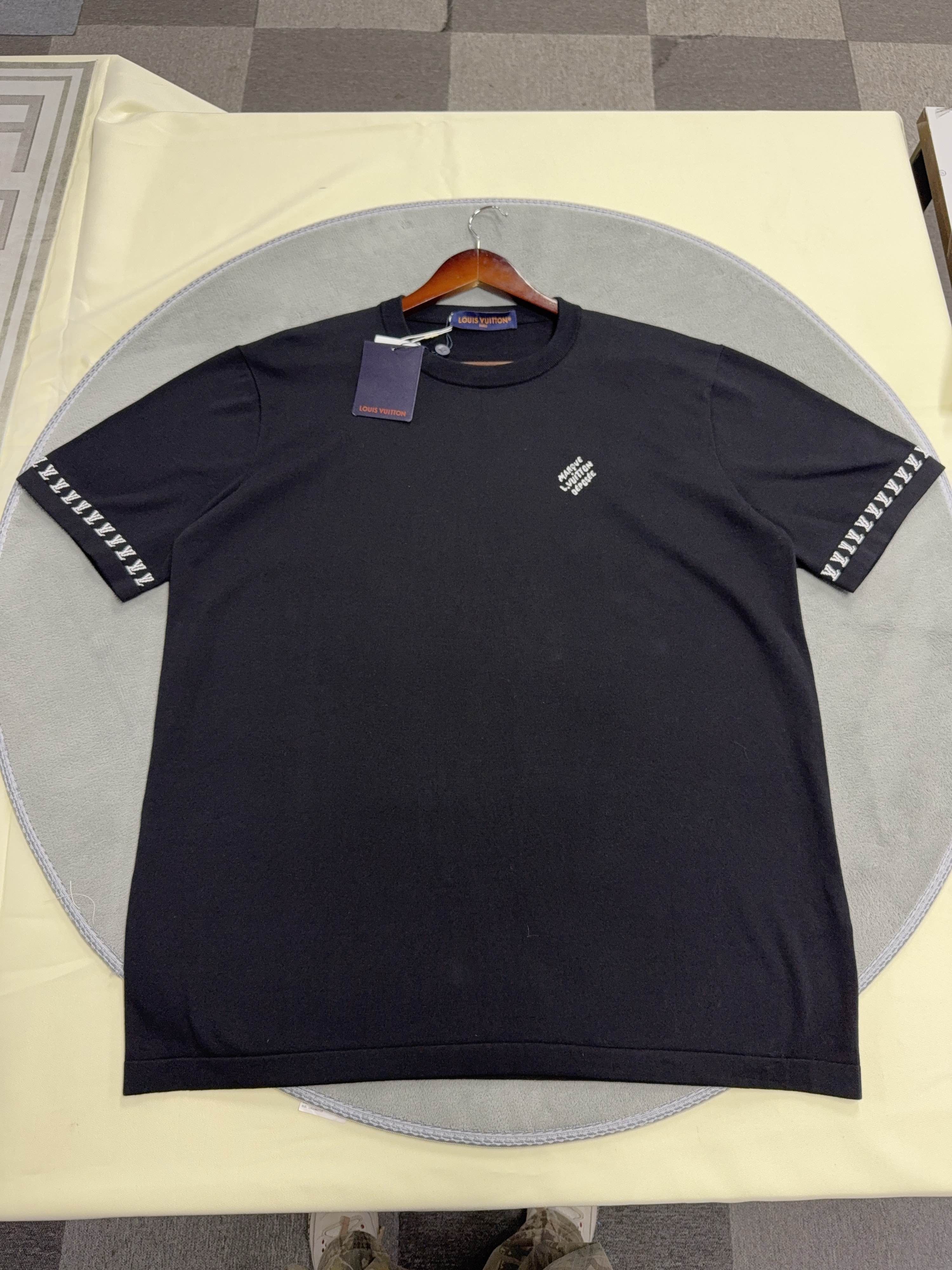 Louis Vuitton Louis Vuitton Logo Print T-Shirt Size XXL Size US XXL / EU 58 / 5 - 1 Thumbnail