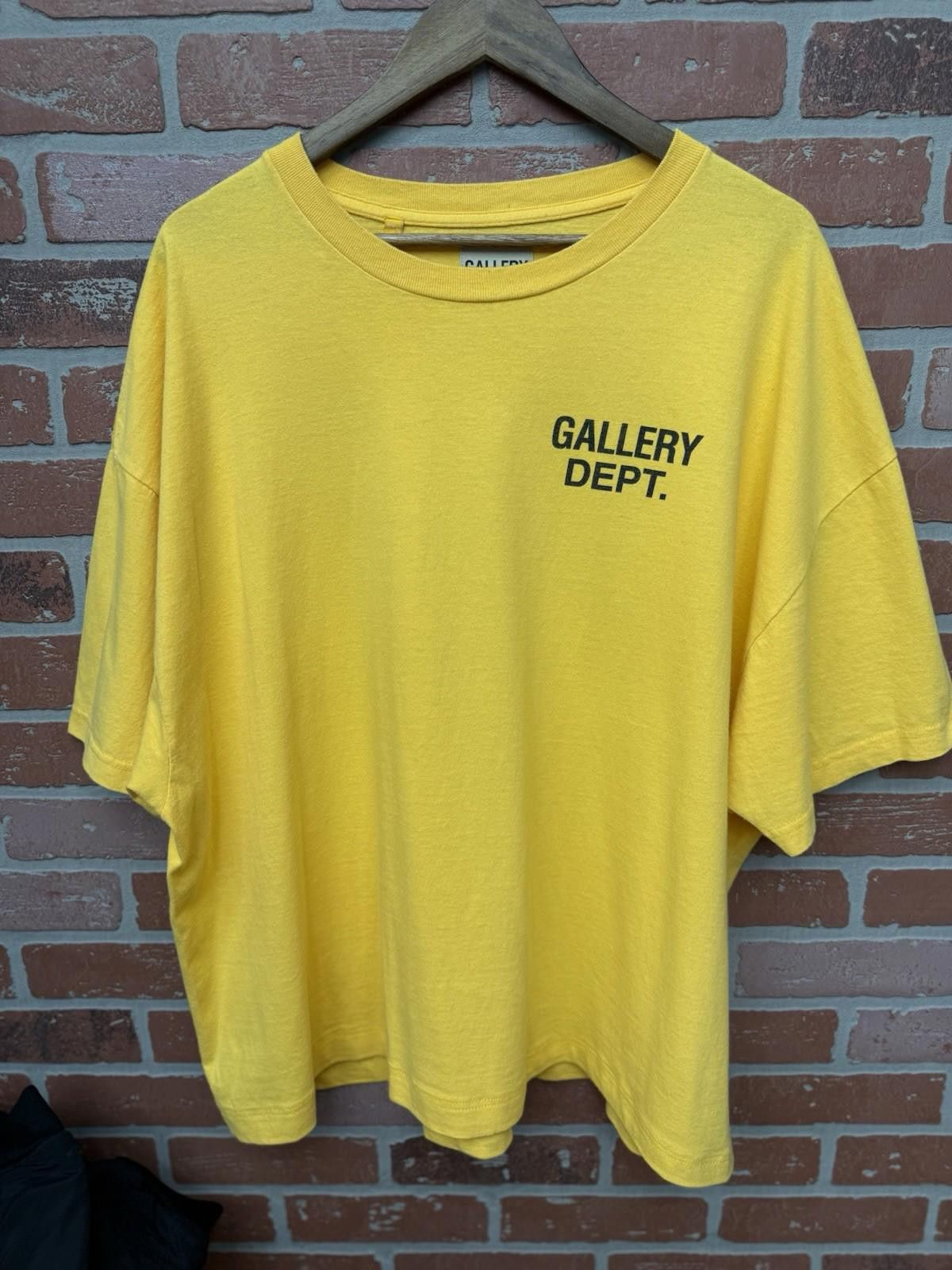 Gallery Dept. GALLERY DEPT Tee Yellow Shirt Size XXL Pre Owned Size US XXL / EU 58 / 5 - 3 Thumbnail