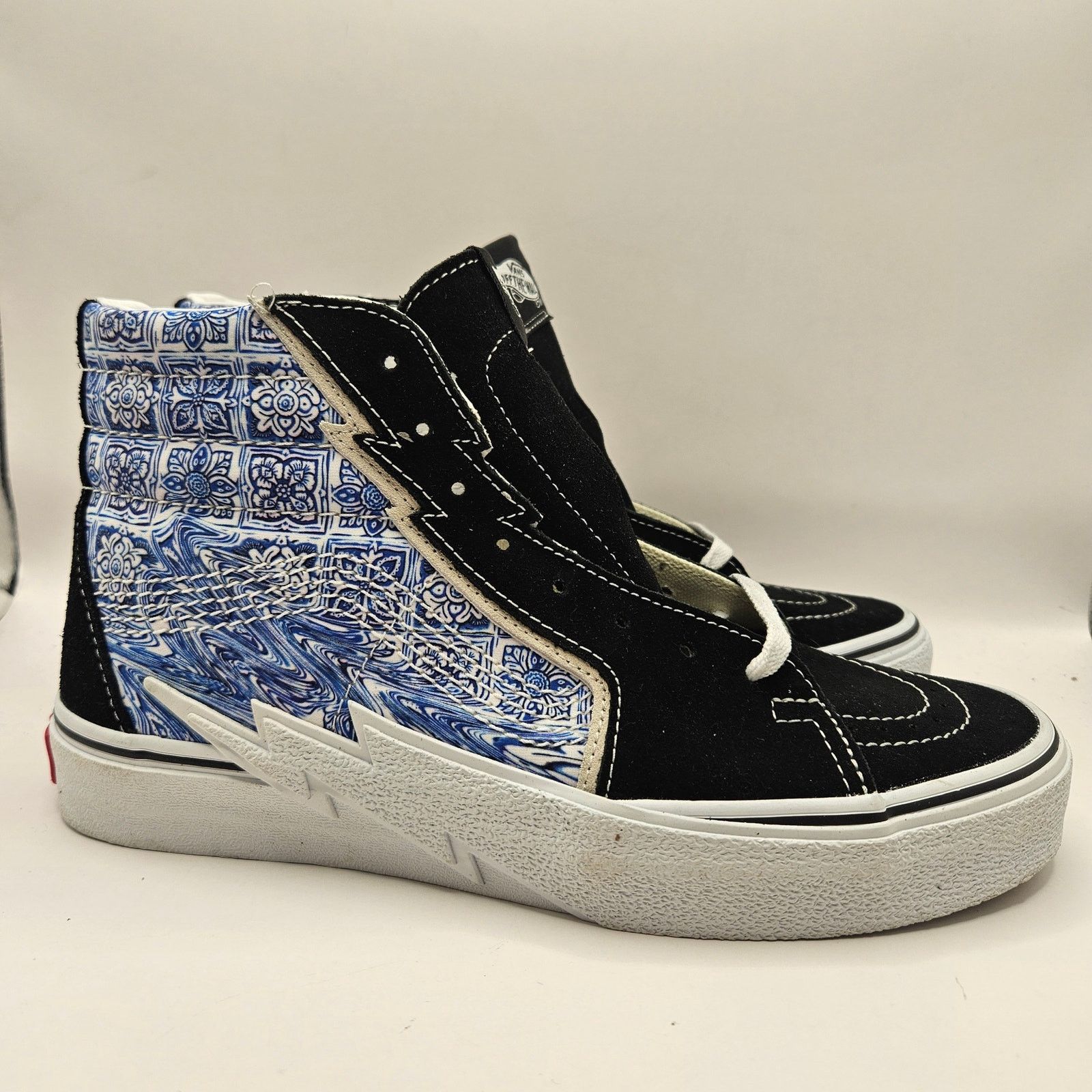 Vans VANS M6/W7.5 SK8-HI BOLT BLACK BLUE LIGHTNING NWOB Size US 6 / EU 39 - 4 Thumbnail