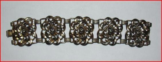 Designer Victorian Pot Metal Floral Necklace and Bracelet Set Size ONE SIZE - 4 Thumbnail