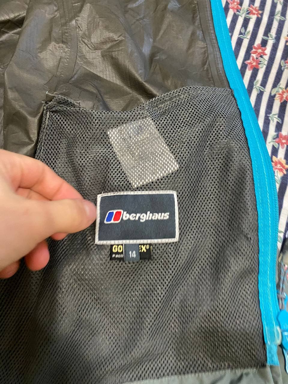 Berghaus Vintage Berghaus Waterproof Light Jacket Size 14 Size XL / US 12-14 / IT 48-50 - 2 Thumbnail